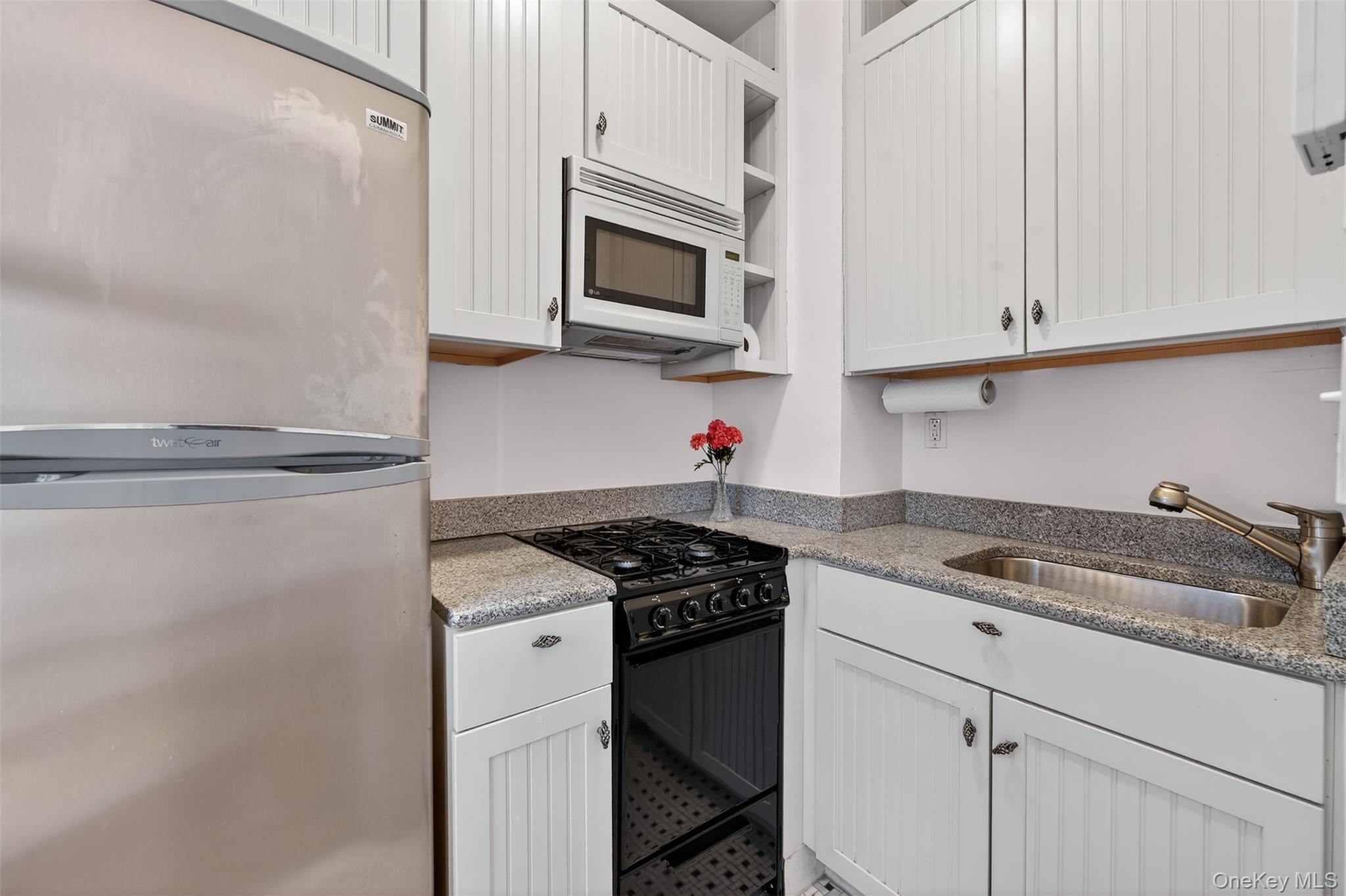 #6 photo, 310 E 49th Street, New York (Manhattan) , NY 10017