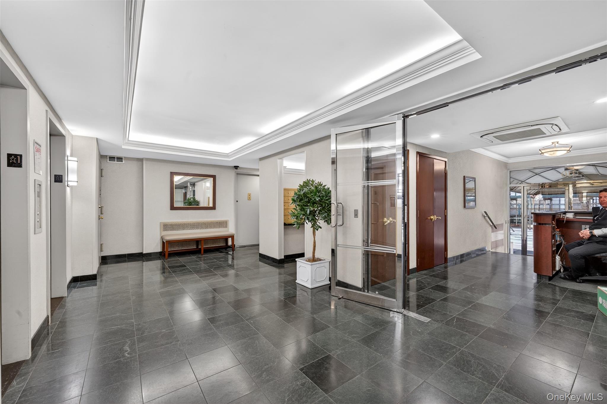 #9 photo, 310 E 49th Street, New York (Manhattan) , NY 10017