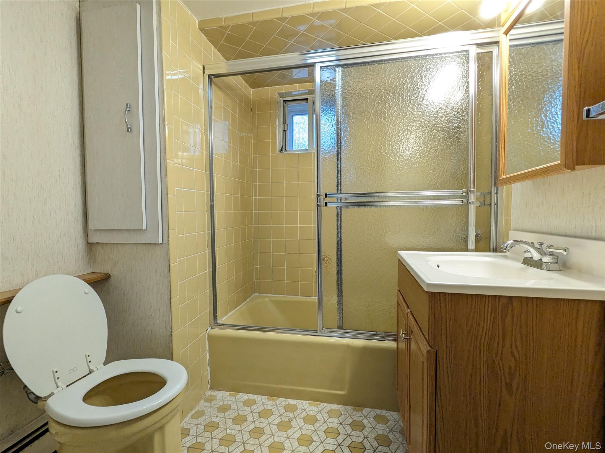 #4 photo, 6828 Alderton Street, كوينز Rego Park , NY 11374