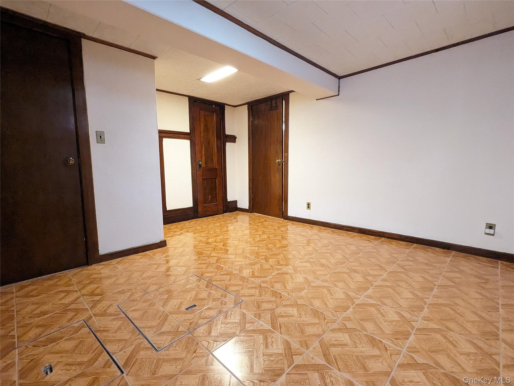 #8 photo, 6828 Alderton Street, كوينز Rego Park , NY 11374