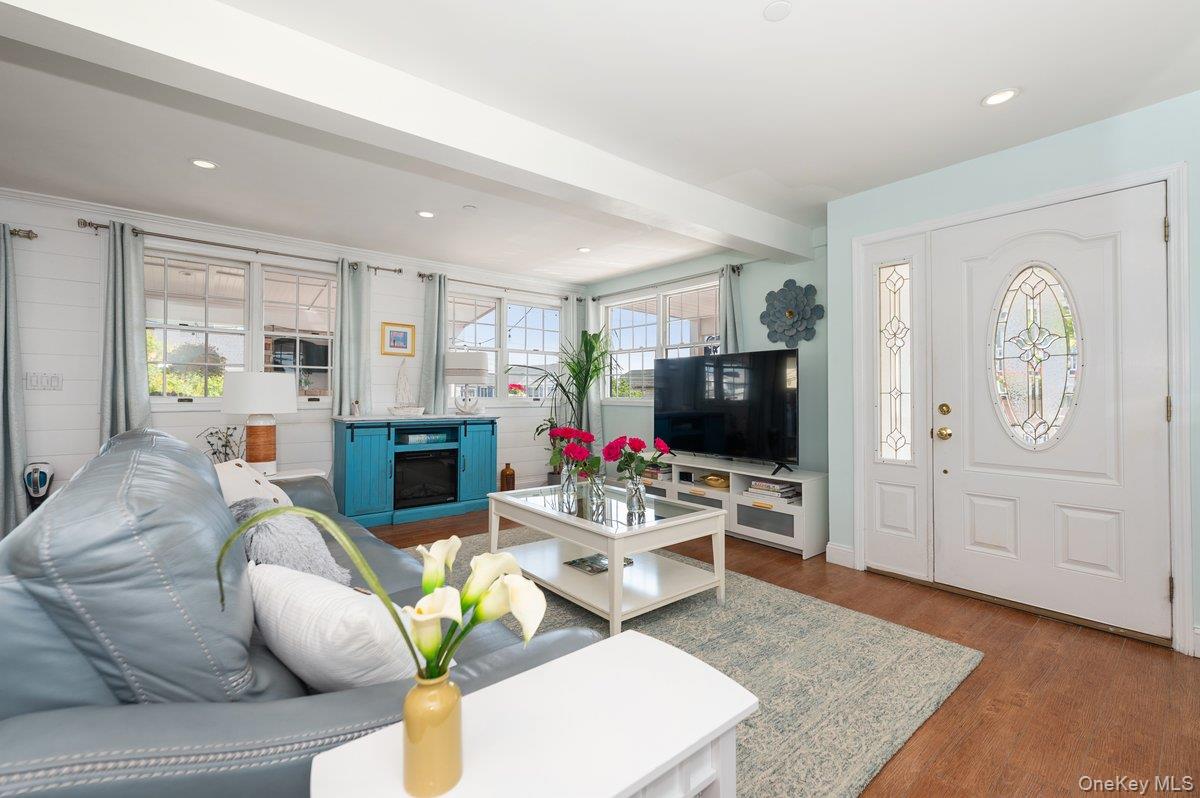 #7 photo, 103 Connecticut Avenue, ناسو Long Beach , NY 11561