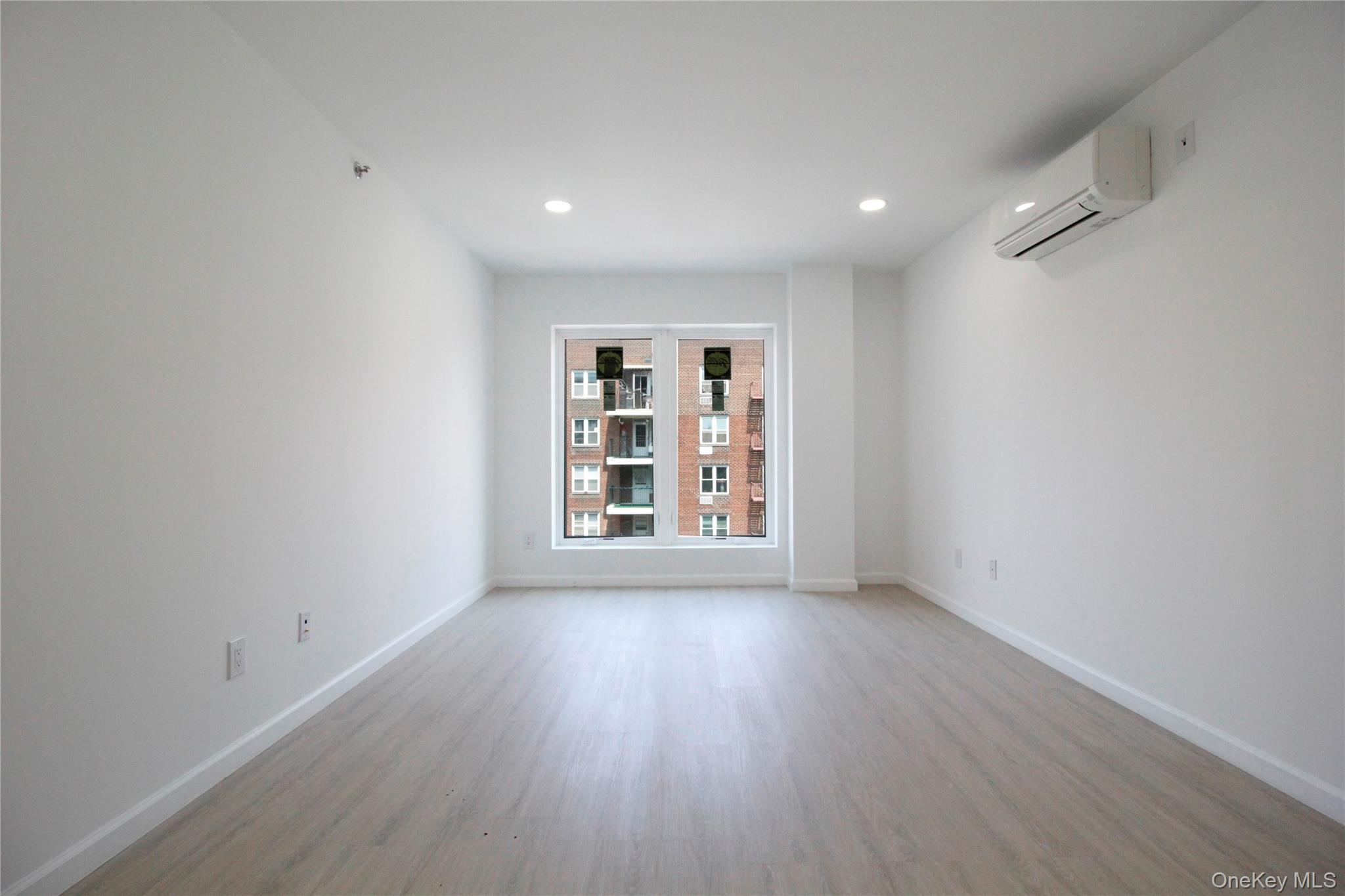 #2 photo, 13450 Blossom Avenue, 法拉盛 Flushing , NY 11355