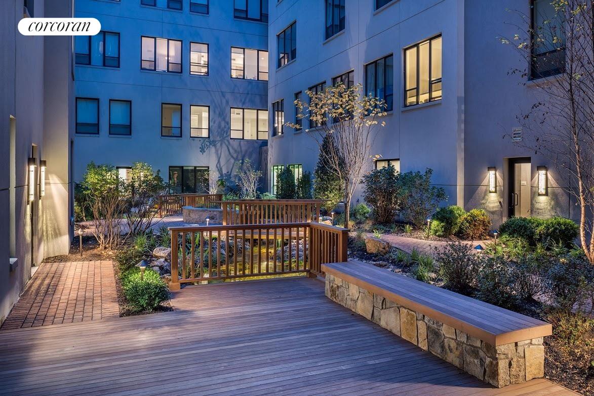 #14 photo, 416 W 52ND Street, מנהטן Hell's Kitchen , NY 10019