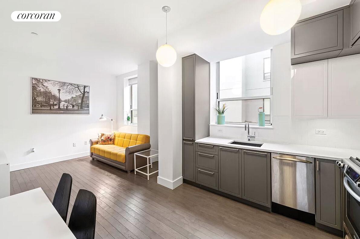 #3 photo, 416 W 52ND Street, מנהטן Hell's Kitchen , NY 10019