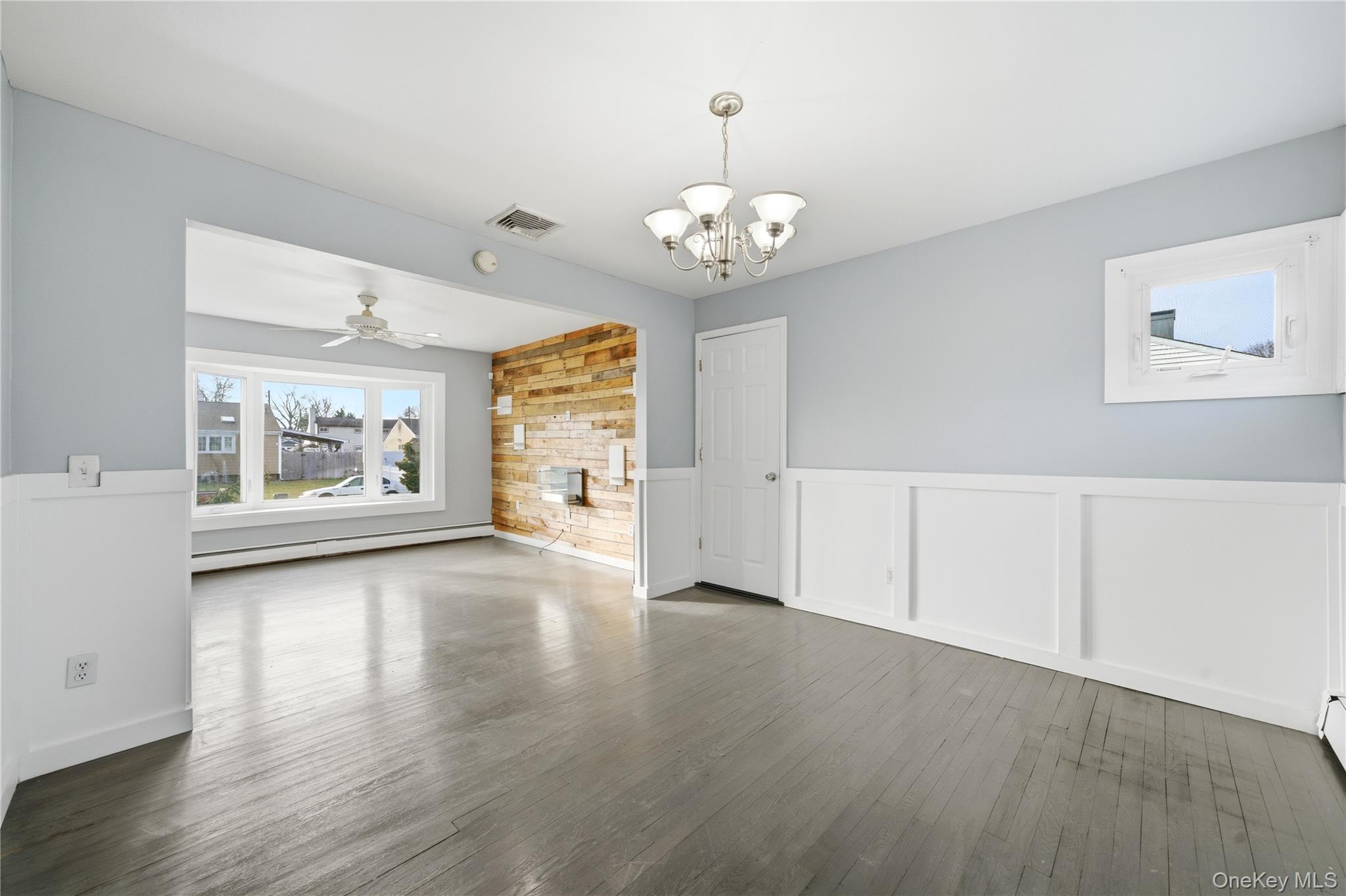 #11 photo, 57 Van Buren Street, 東長島 Brentwood , NY 11717