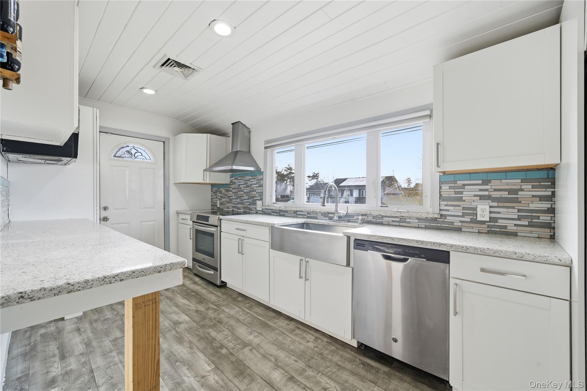 #13 photo, 57 Van Buren Street, 東長島 Brentwood , NY 11717