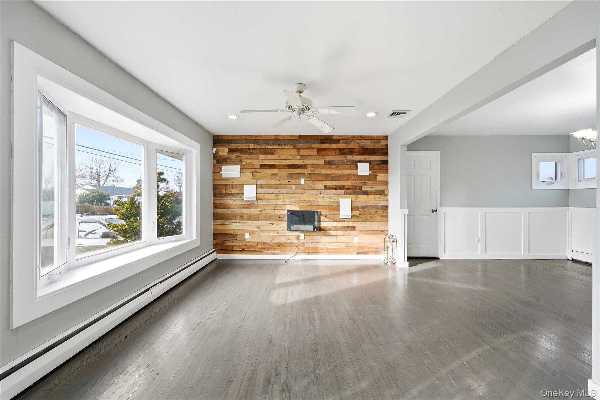 #4 photo, 57 Van Buren Street, 東長島 Brentwood , NY 11717