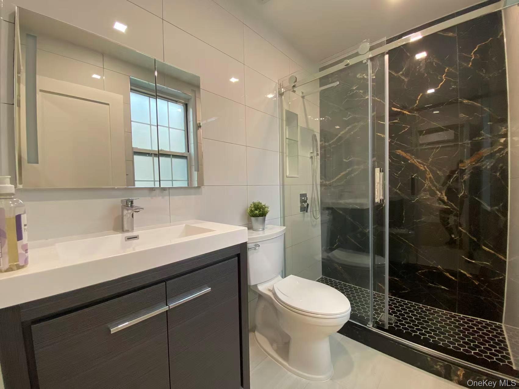 #5 photo, 89-21 69th road, 브루클린 Brooklyn , NY 11357