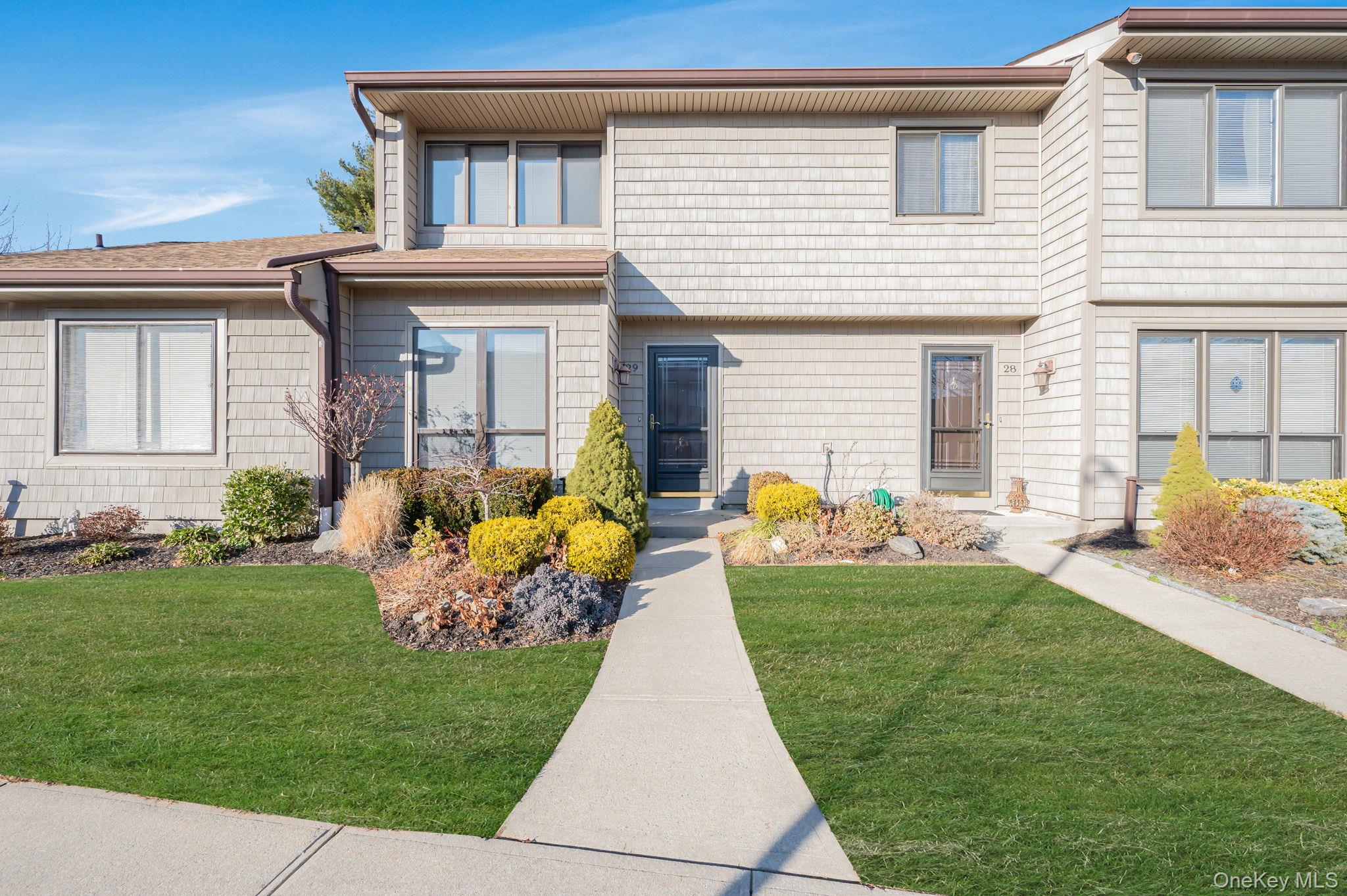 #2 photo, 29 Stanford Court, ناسو Wantagh , NY 11793