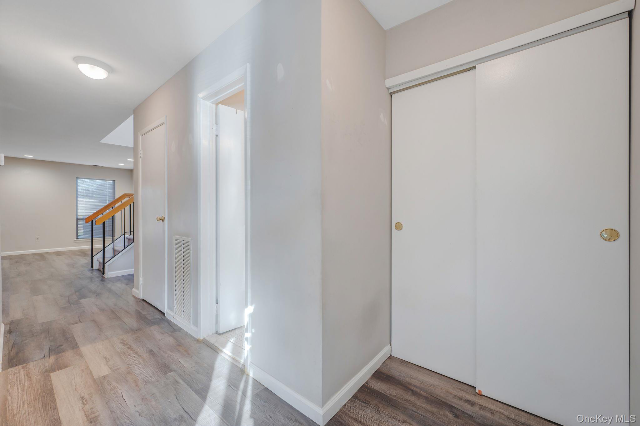 #3 photo, 29 Stanford Court, ناسو Wantagh , NY 11793