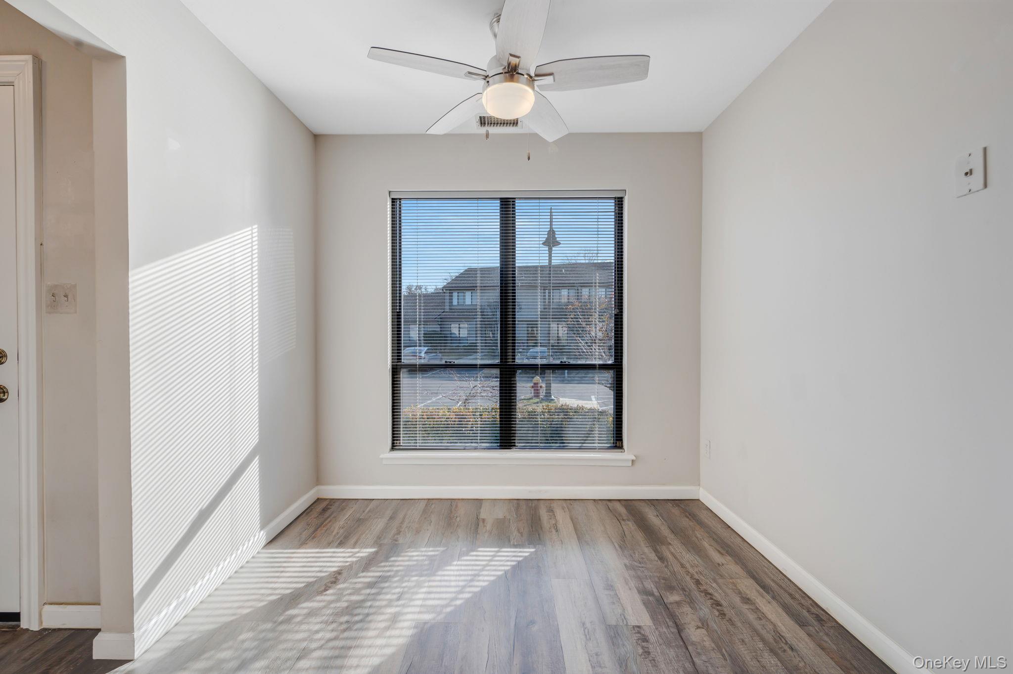 #5 photo, 29 Stanford Court, ناسو Wantagh , NY 11793