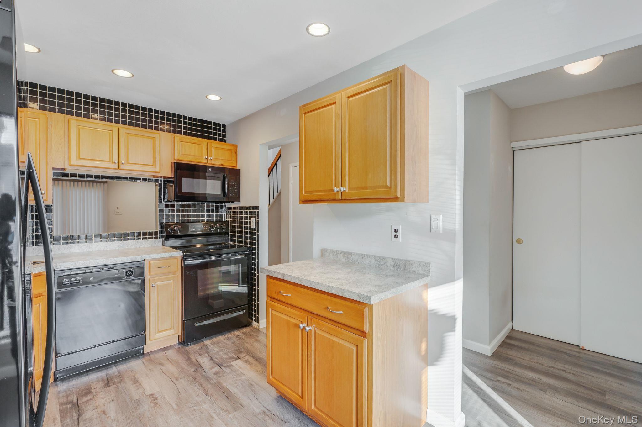 #6 photo, 29 Stanford Court, ناسو Wantagh , NY 11793