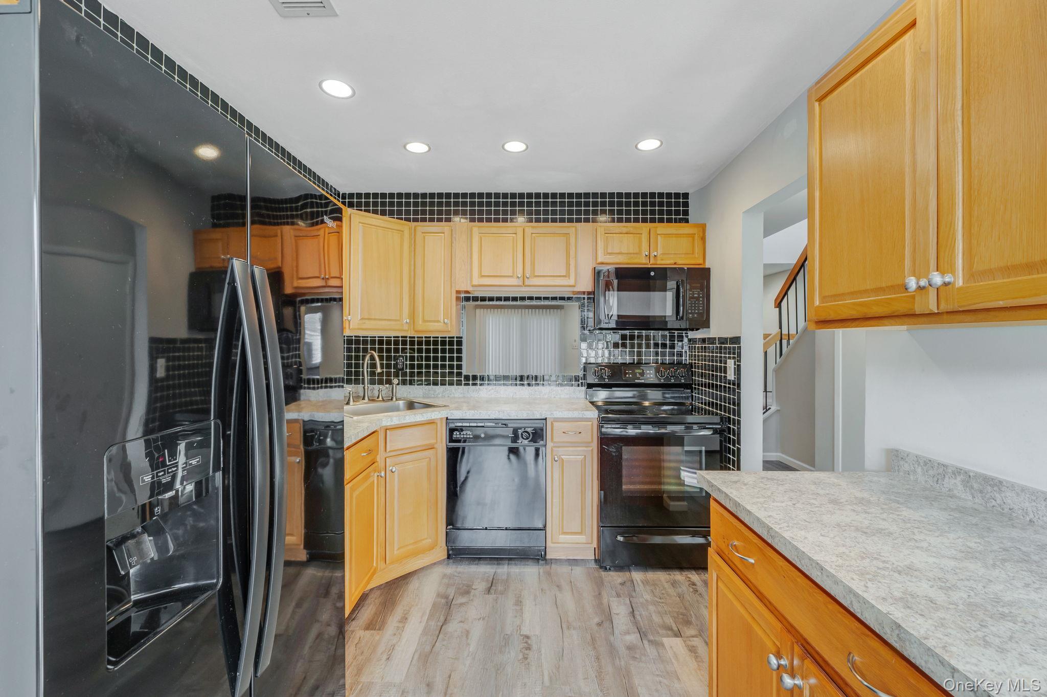 #7 photo, 29 Stanford Court, ناسو Wantagh , NY 11793