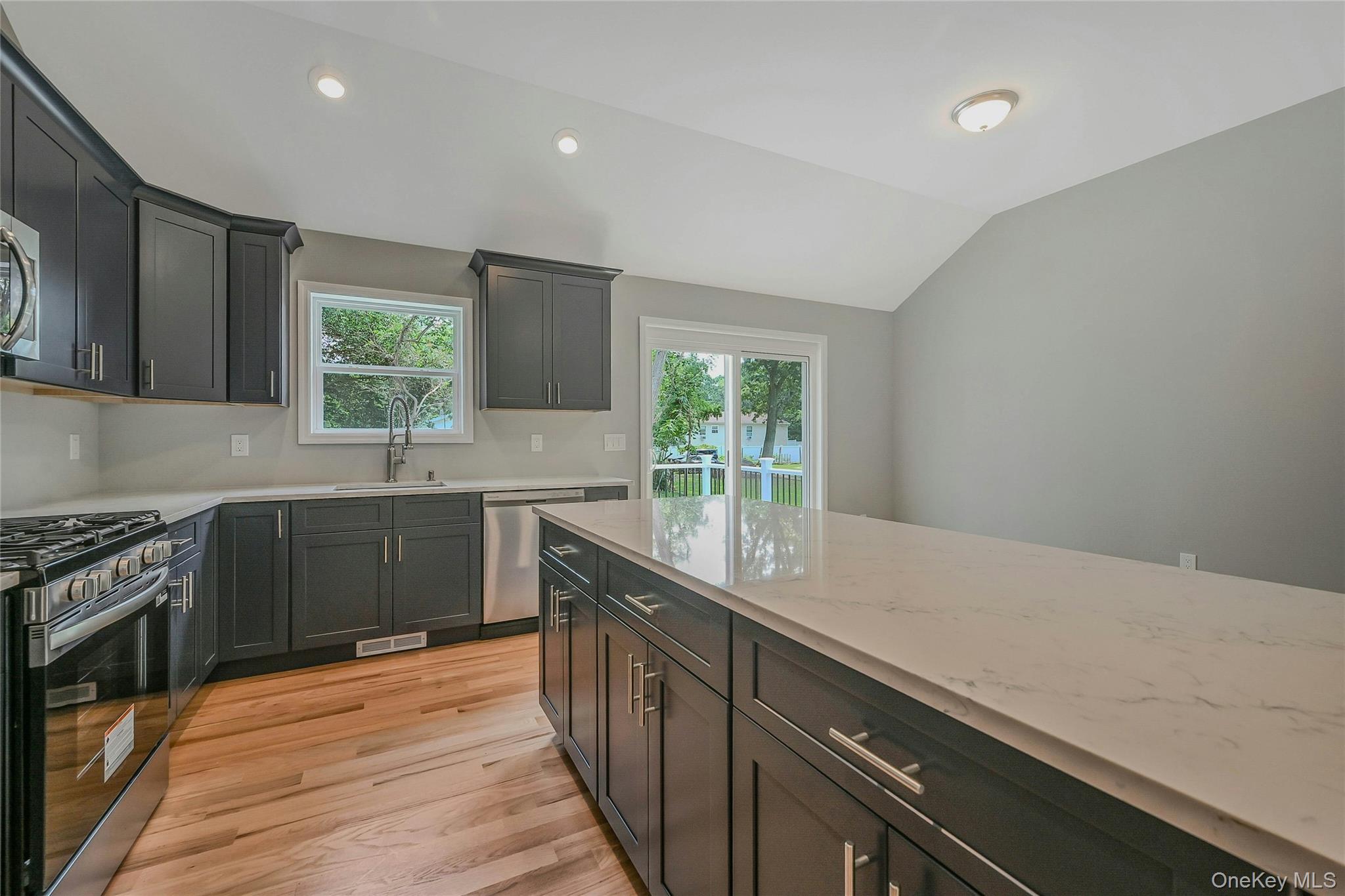 #16 photo, New Construction Second Street, 東長島 Moriches , NY 11955