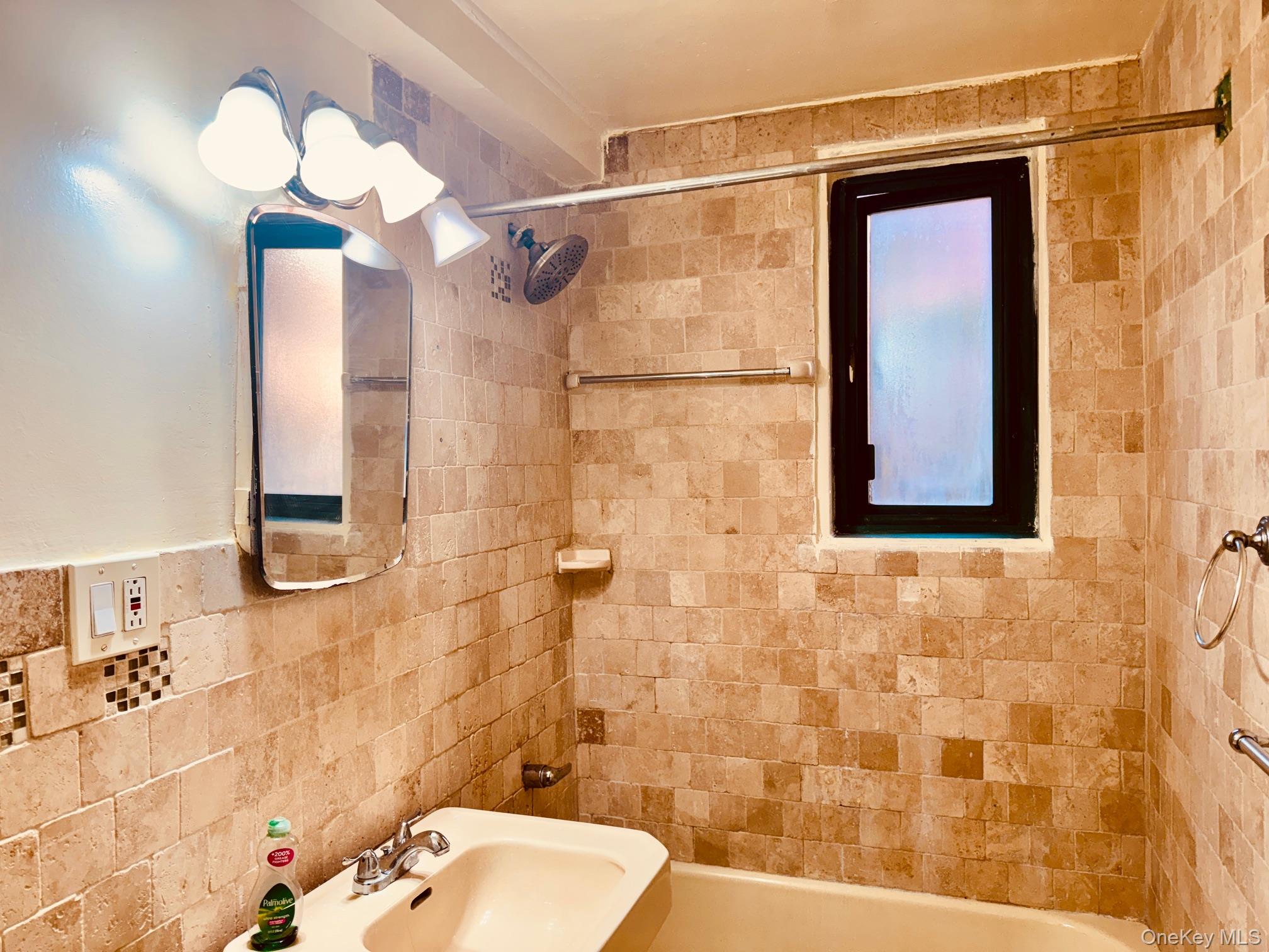 #5 photo, 1591 Metropolitan Avenue, Bronx , NY 10462