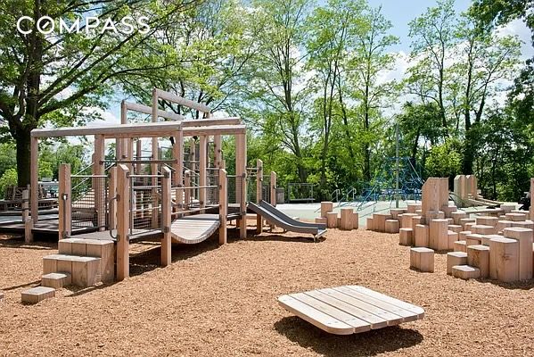 #12 photo, 5700 Arlington Avenue, برونكس North Riverdale , NY 10471