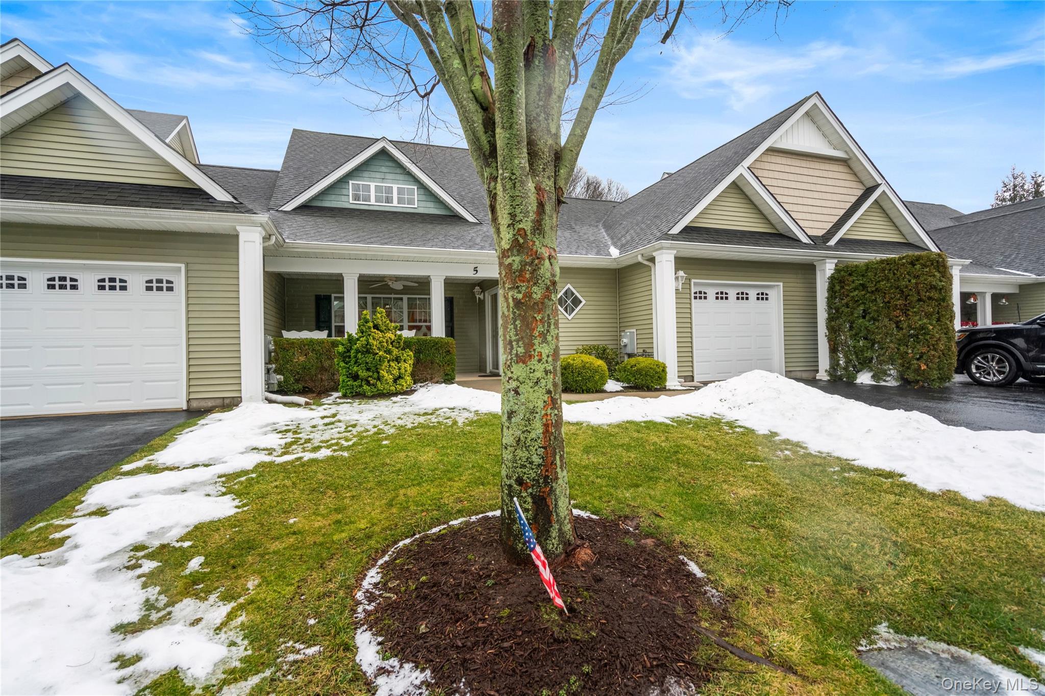 #3 photo, 5 Newcastle Court, 東長島 Riverhead , NY 11901