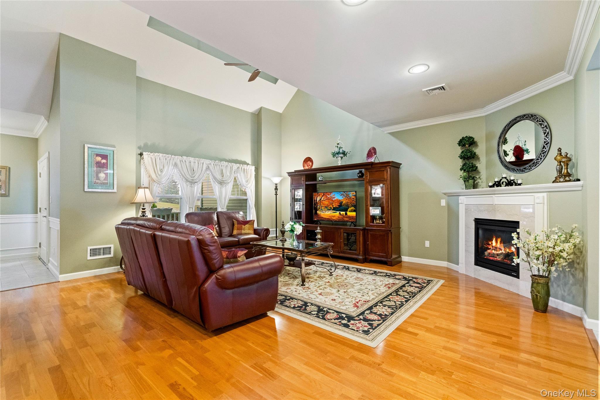 #8 photo, 5 Newcastle Court, 東長島 Riverhead , NY 11901