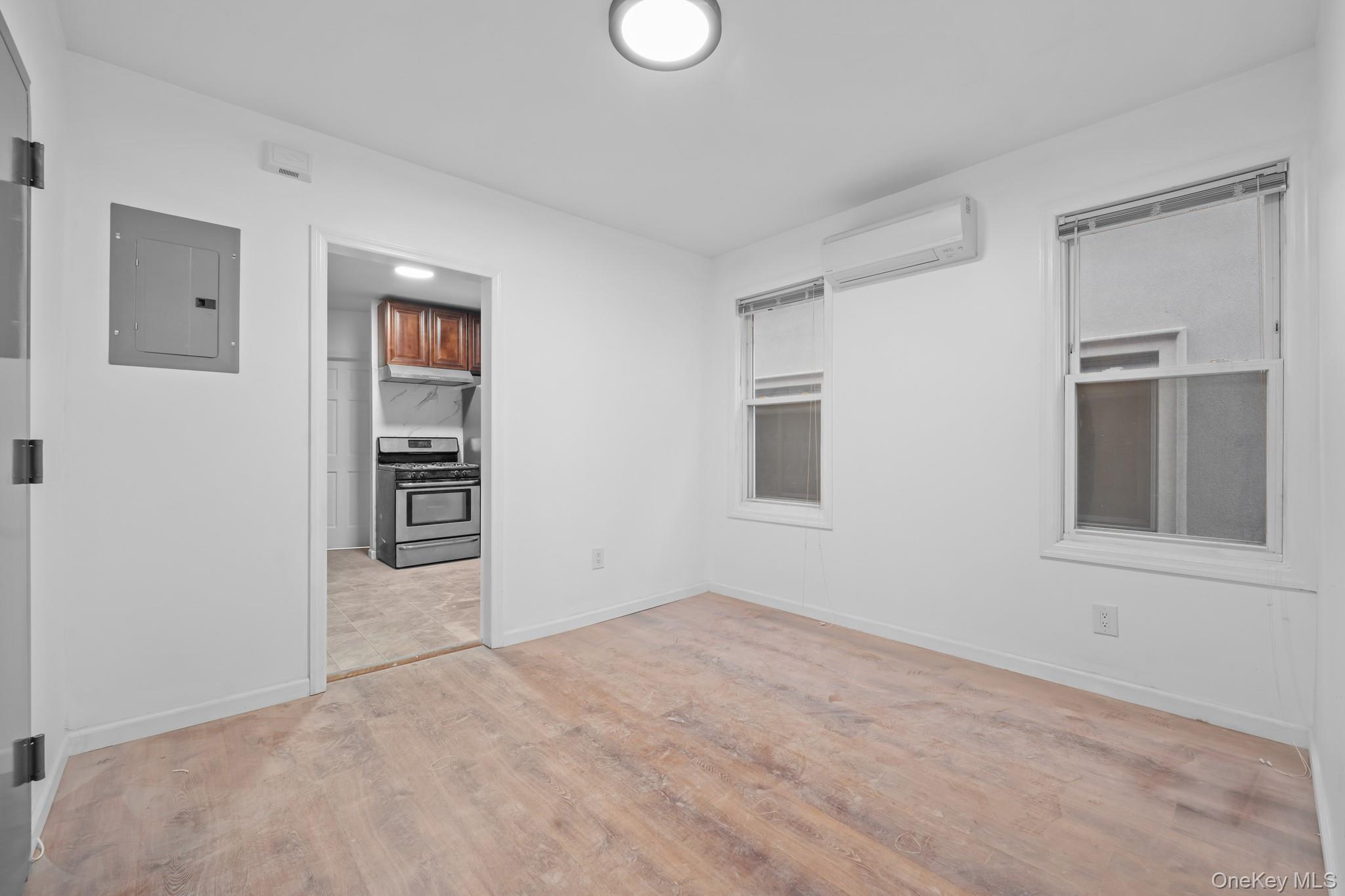 #4 photo, 5844 Fresh Pond Road, 皇后區 Maspeth , NY 11378