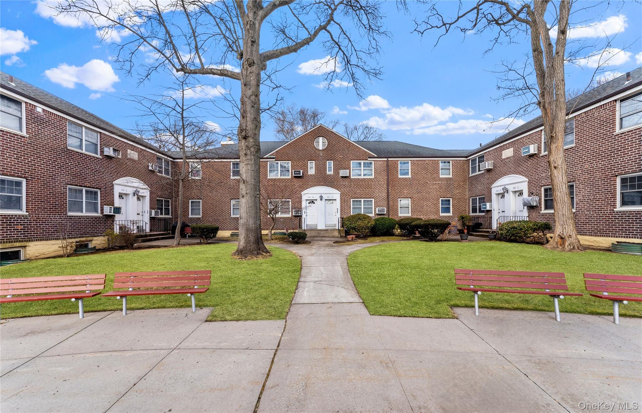 #1 photo, 255-25 61st Avenue, Куинс ‖ Little Neck , NY 11362