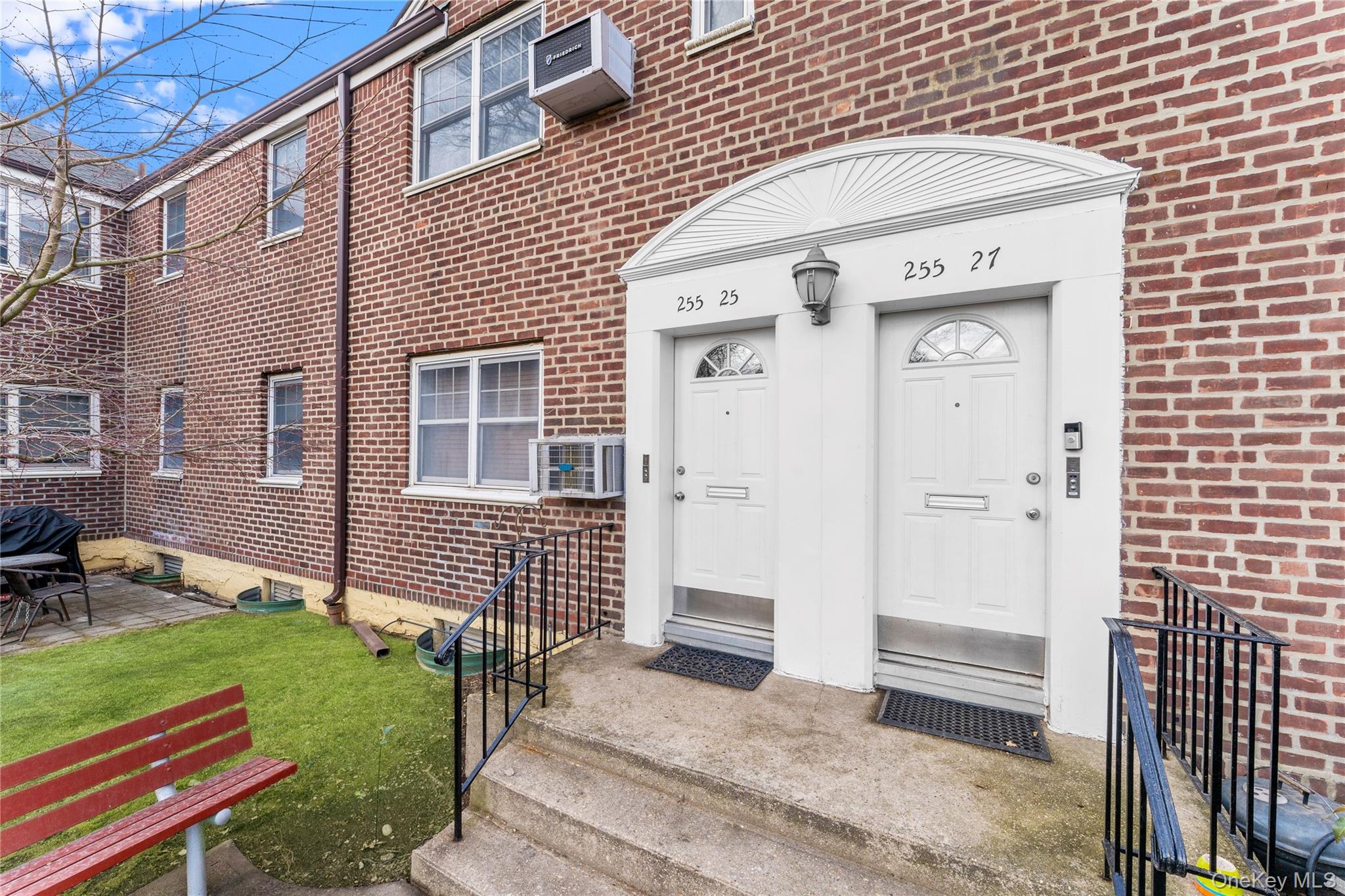 #2 photo, 255-25 61st Avenue, Куинс ‖ Little Neck , NY 11362