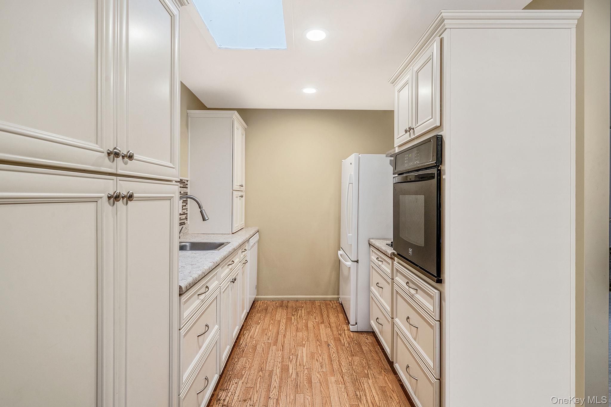 #10 photo, 116 Exmore Court, Ridge , NY 11961