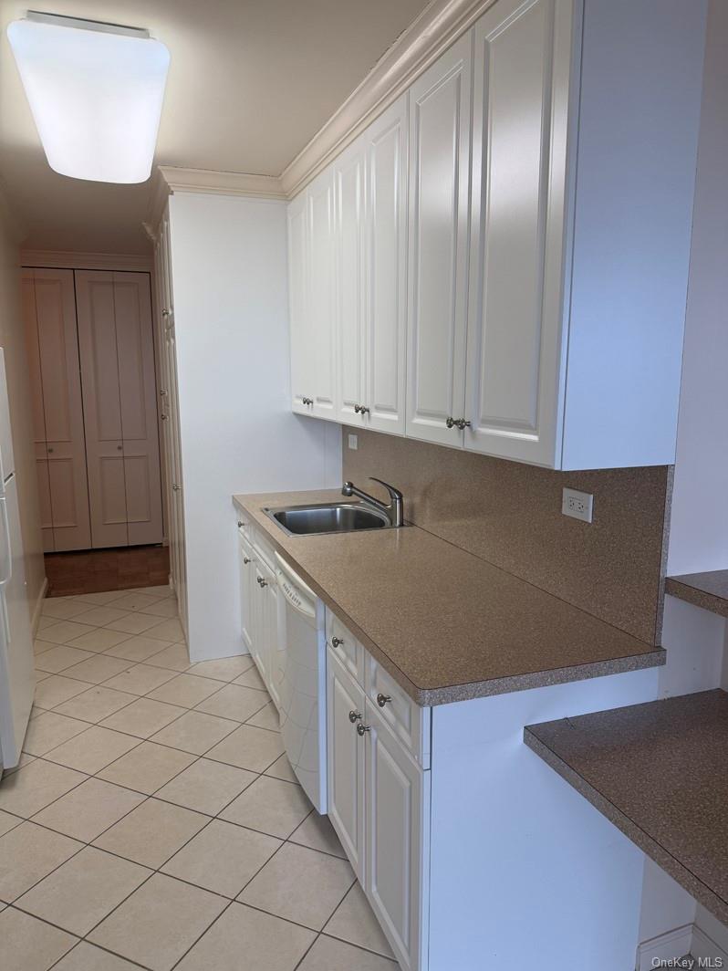 #15 photo, 27010 Grand Central Parkway, Floral Park , NY 11005