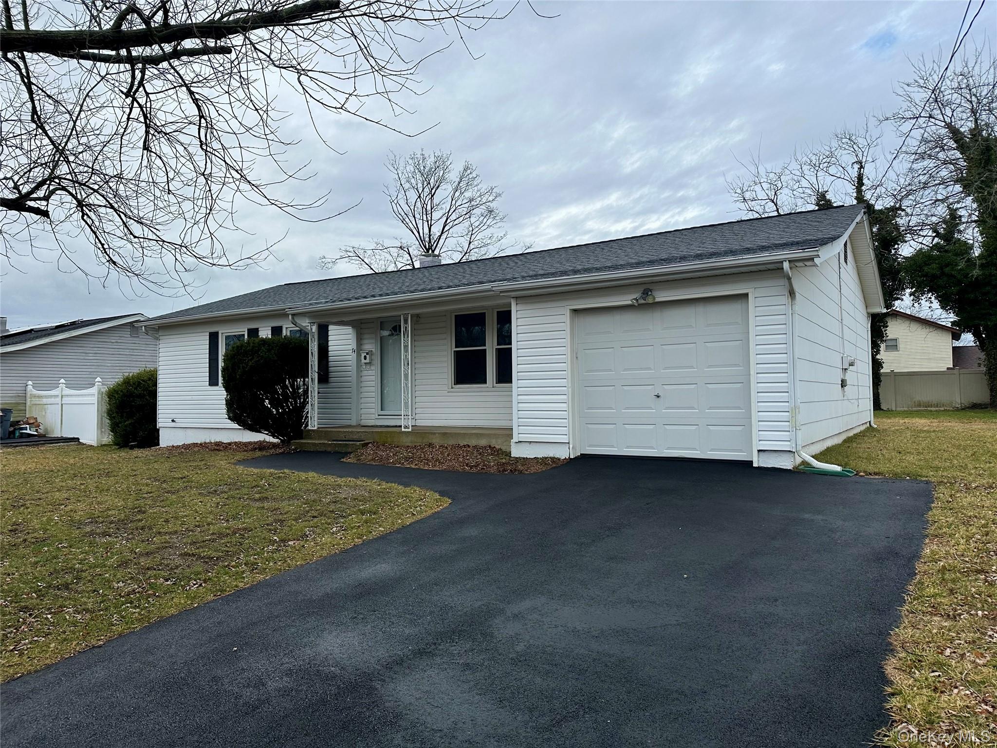 #1 photo, 74 Clifton Place, 東長島 Port Jefferson Station , NY 11776