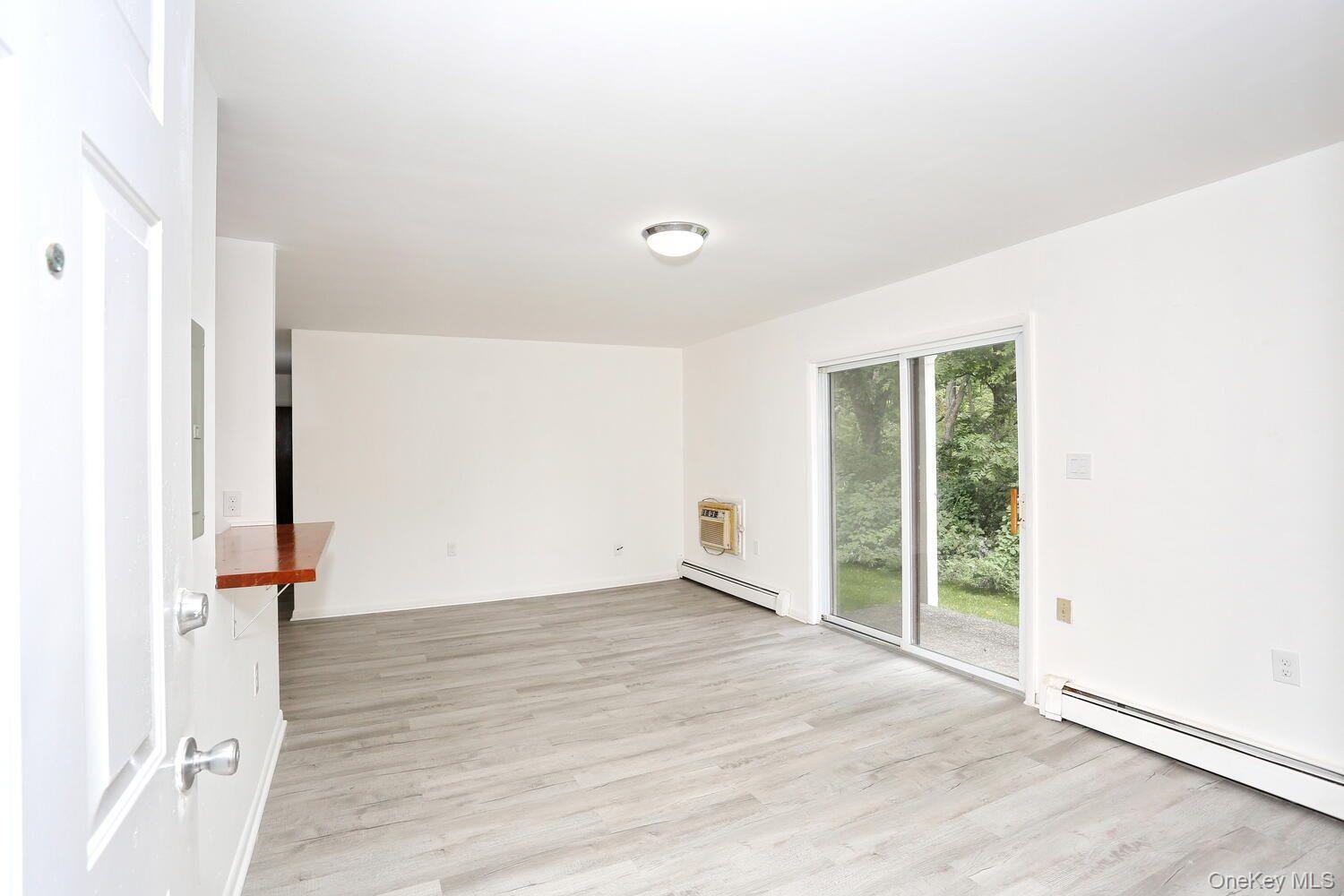 #4 photo, 366 Concord Lane, 뉴욕주 Middletown , NY 10940