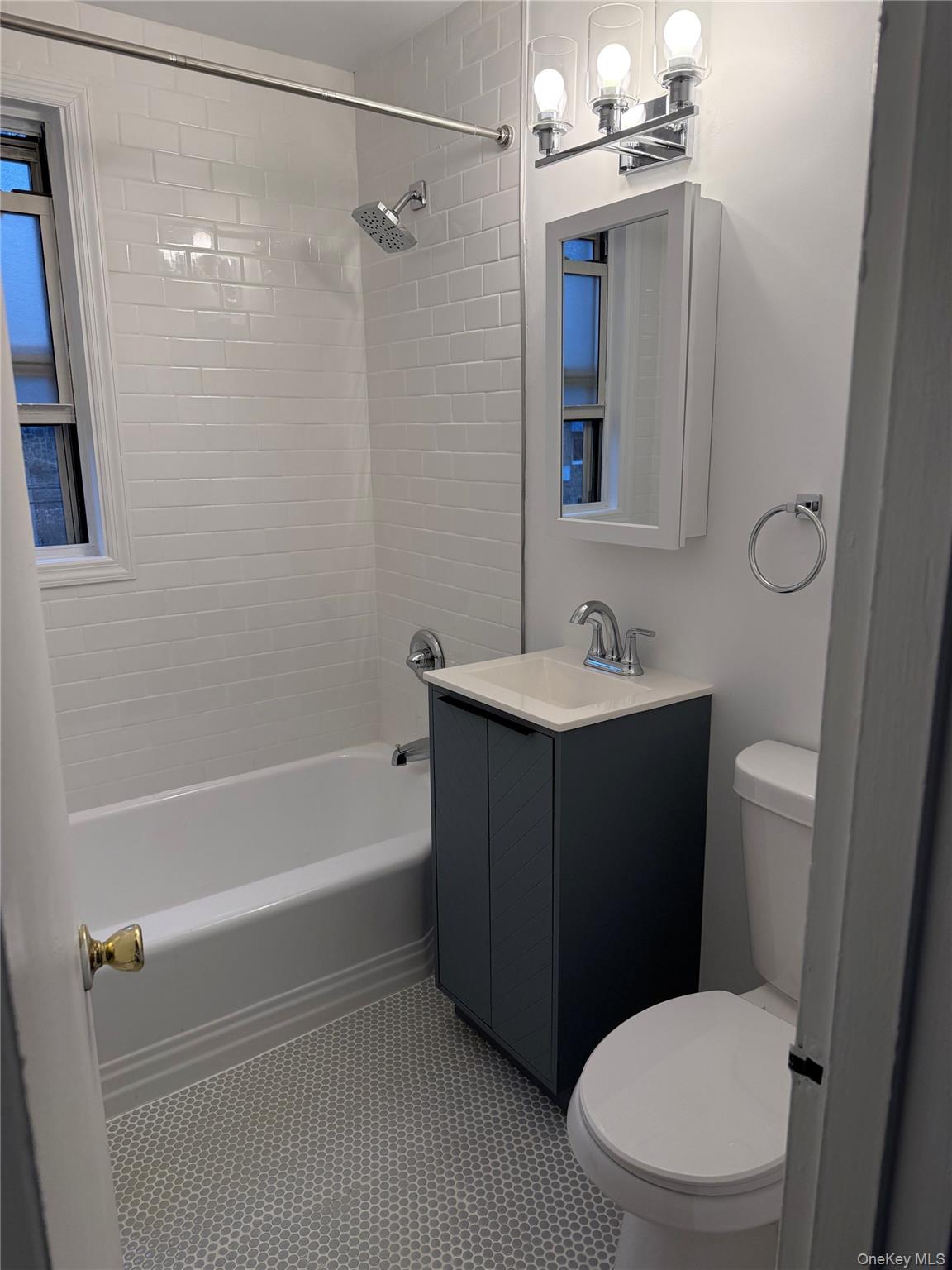 #2 photo, 154 Ravine Avenue, Yonkers , NY 10701