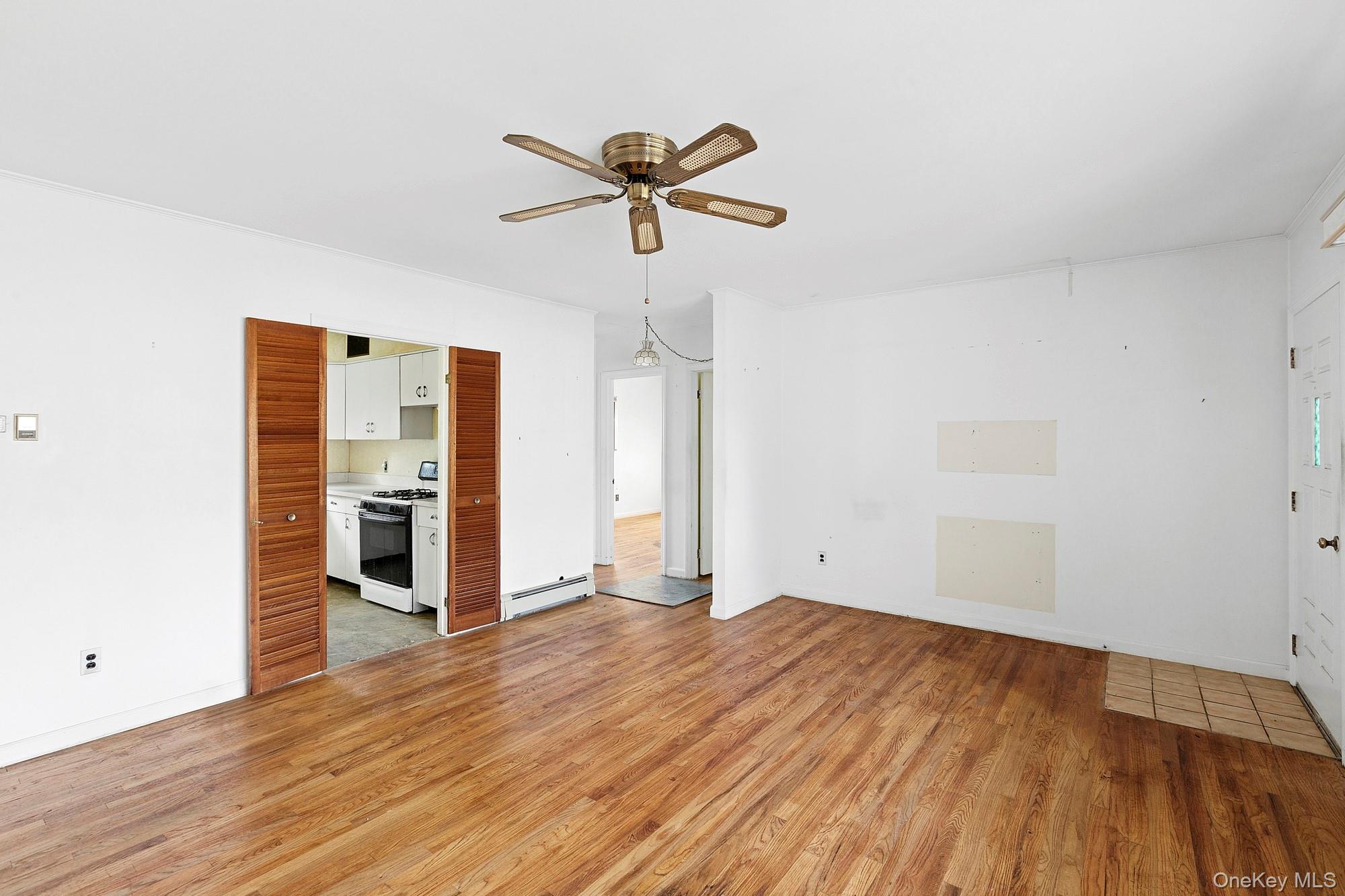 #3 photo, 37 Cedar Drive, 東長島 Springs , NY 11937