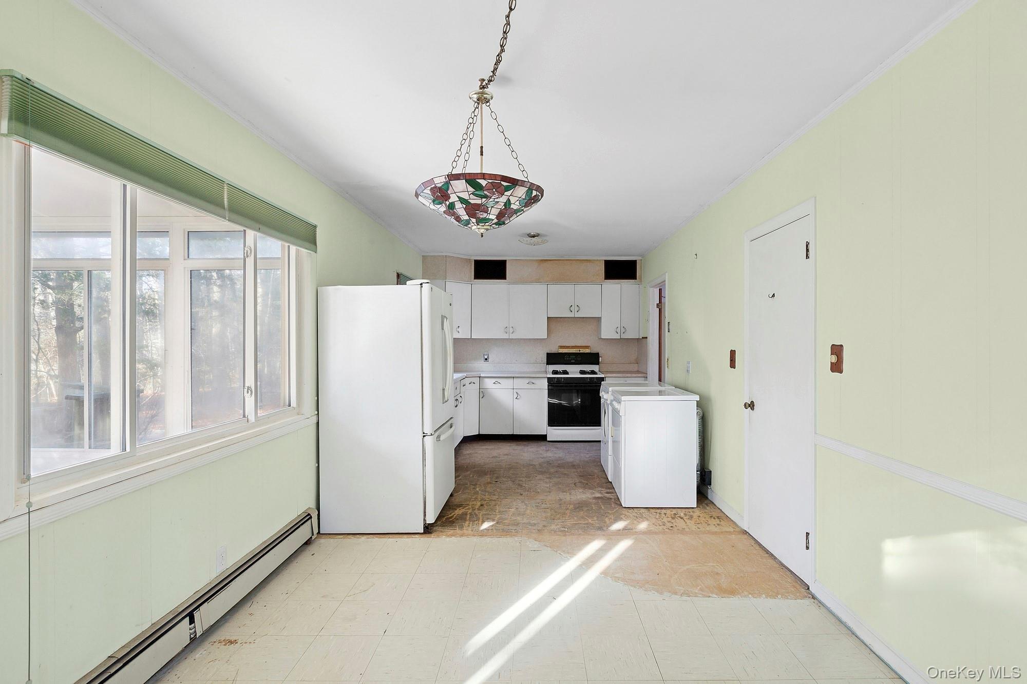 #4 photo, 37 Cedar Drive, 東長島 Springs , NY 11937