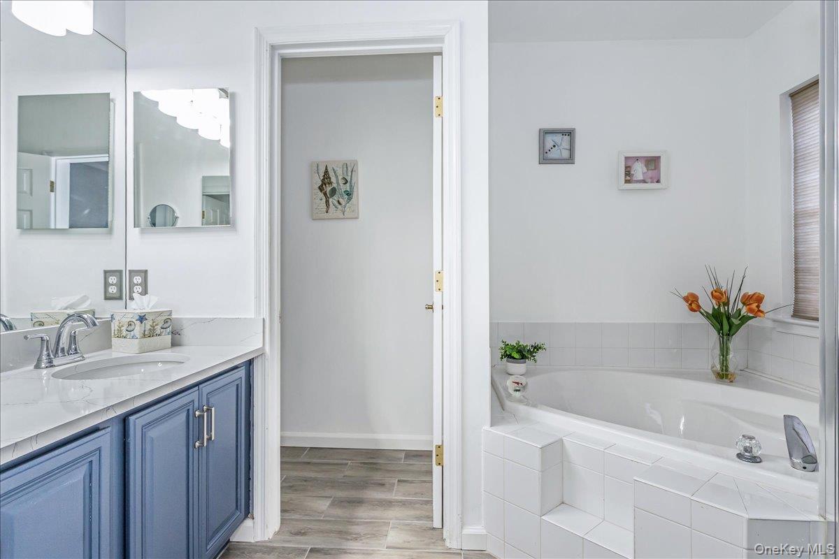 #19 photo, 12 Jennifer Lane, 東長島 Middle Island , NY 11953