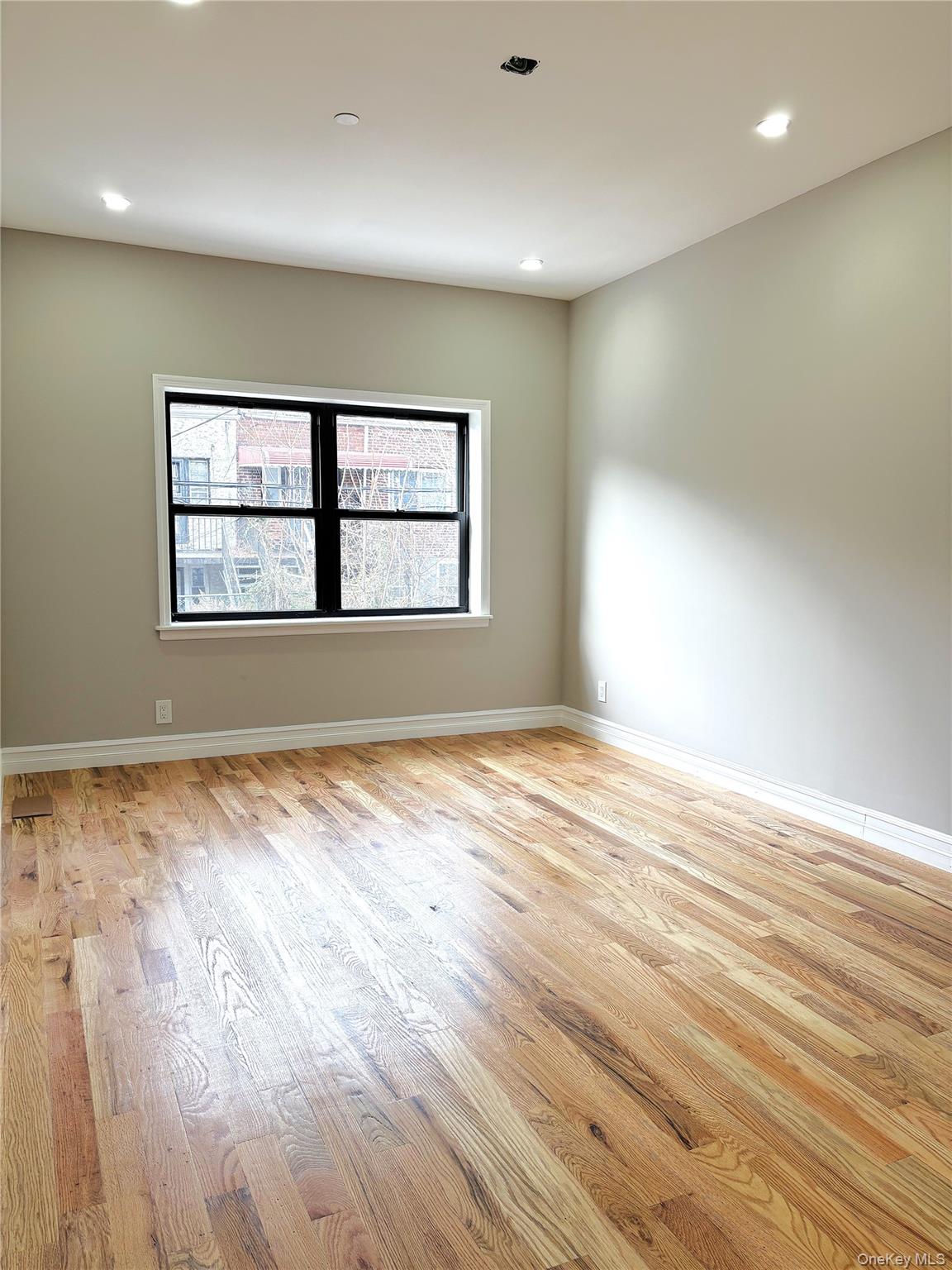 #6 photo, 26 E 55th Street, הברונקס Brooklyn , NY 11203