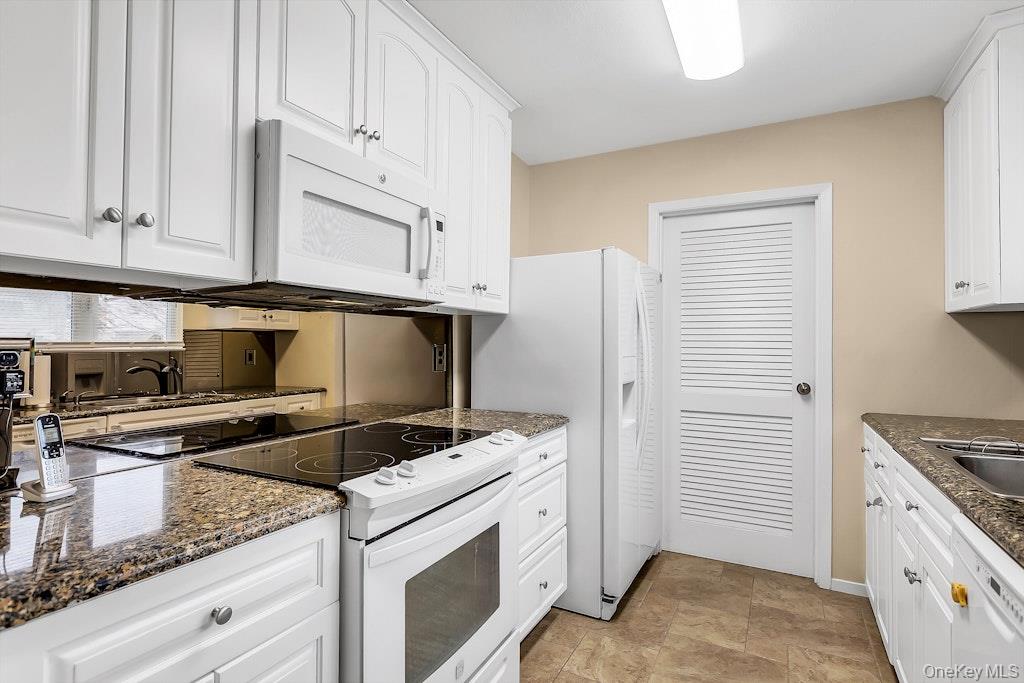 #13 photo, 224 Springmeadow Drive, Holbrook , NY 11741