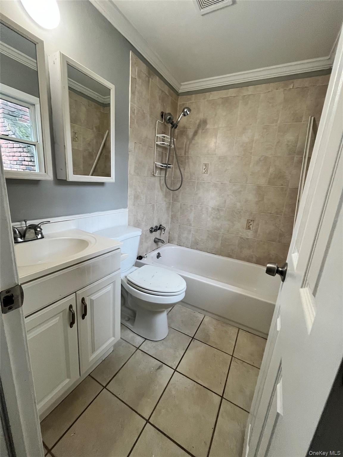 #11 photo, 100 Lexington Avenue, 東長島 Holbrook , NY 11741