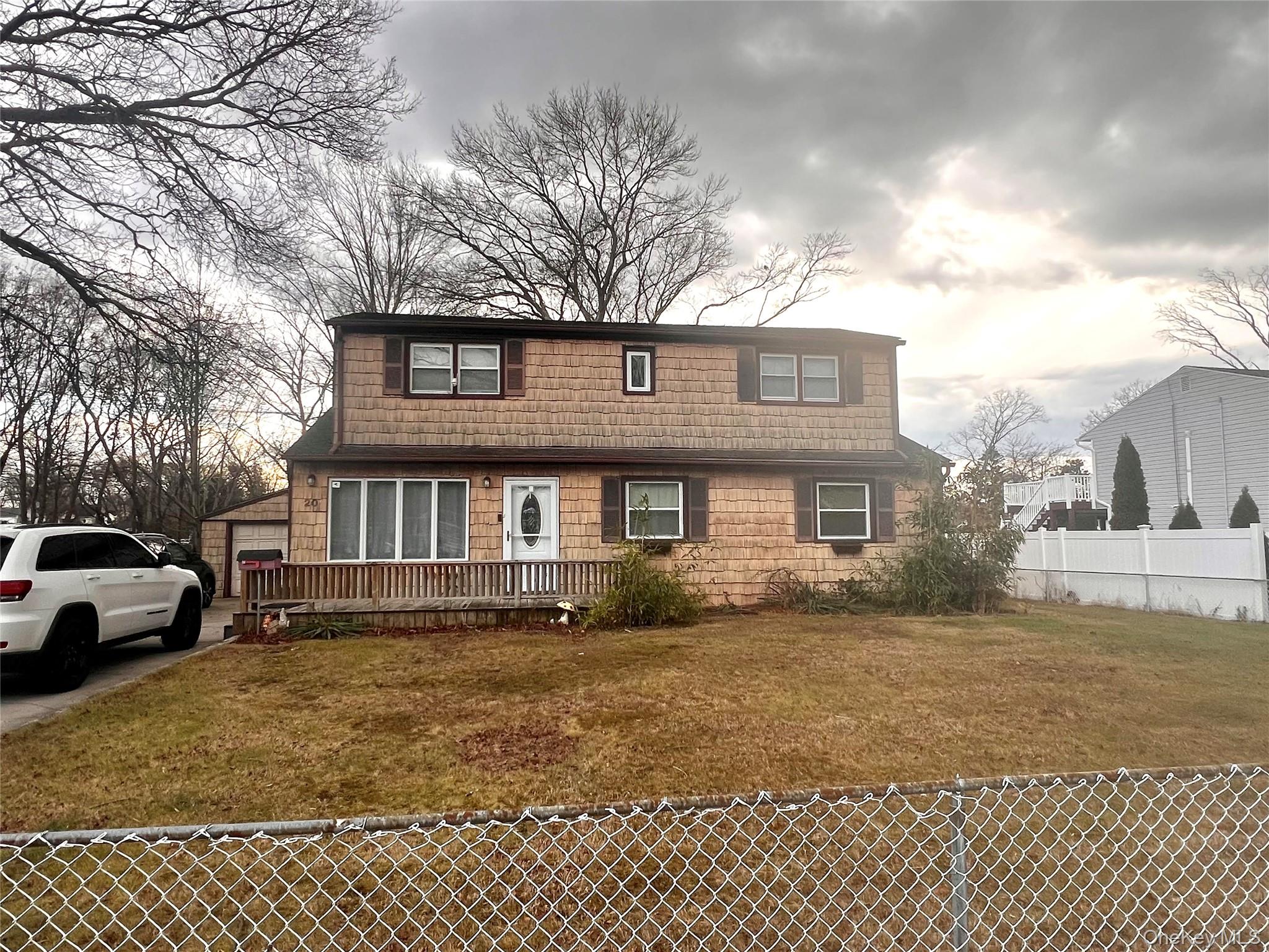 #1 photo, 20 W Belmont Street, Bay Shore , NY 11706