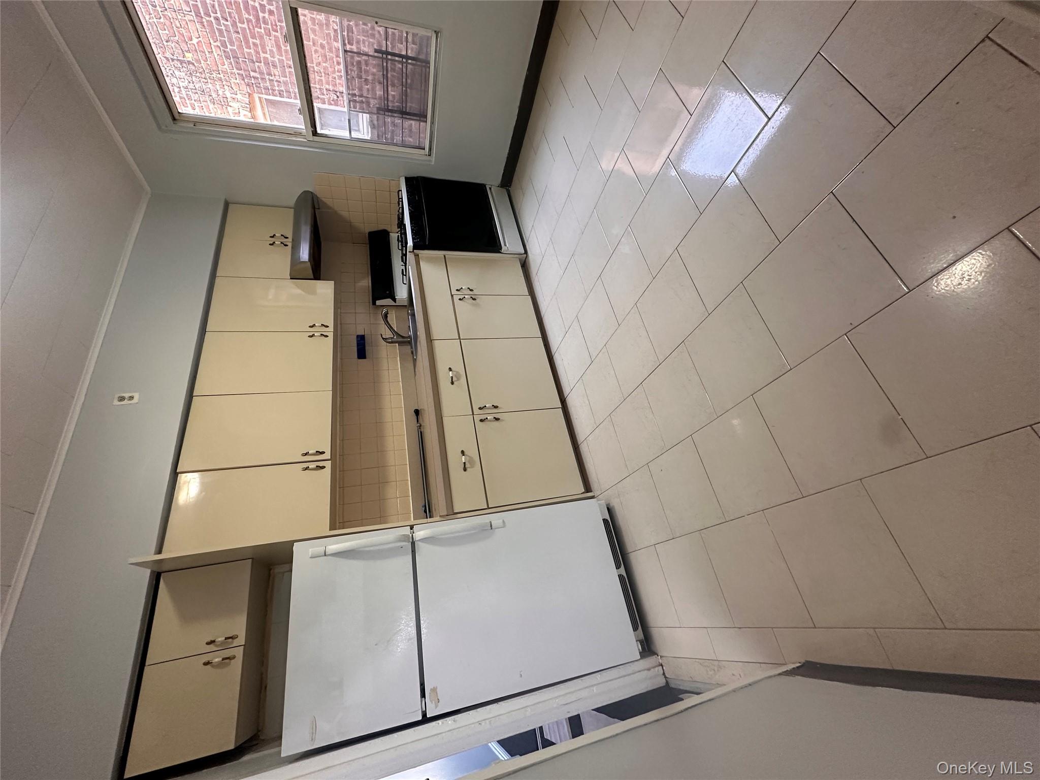 #3 photo, 11011 101st Avenue, Richmond Hill , NY 11419