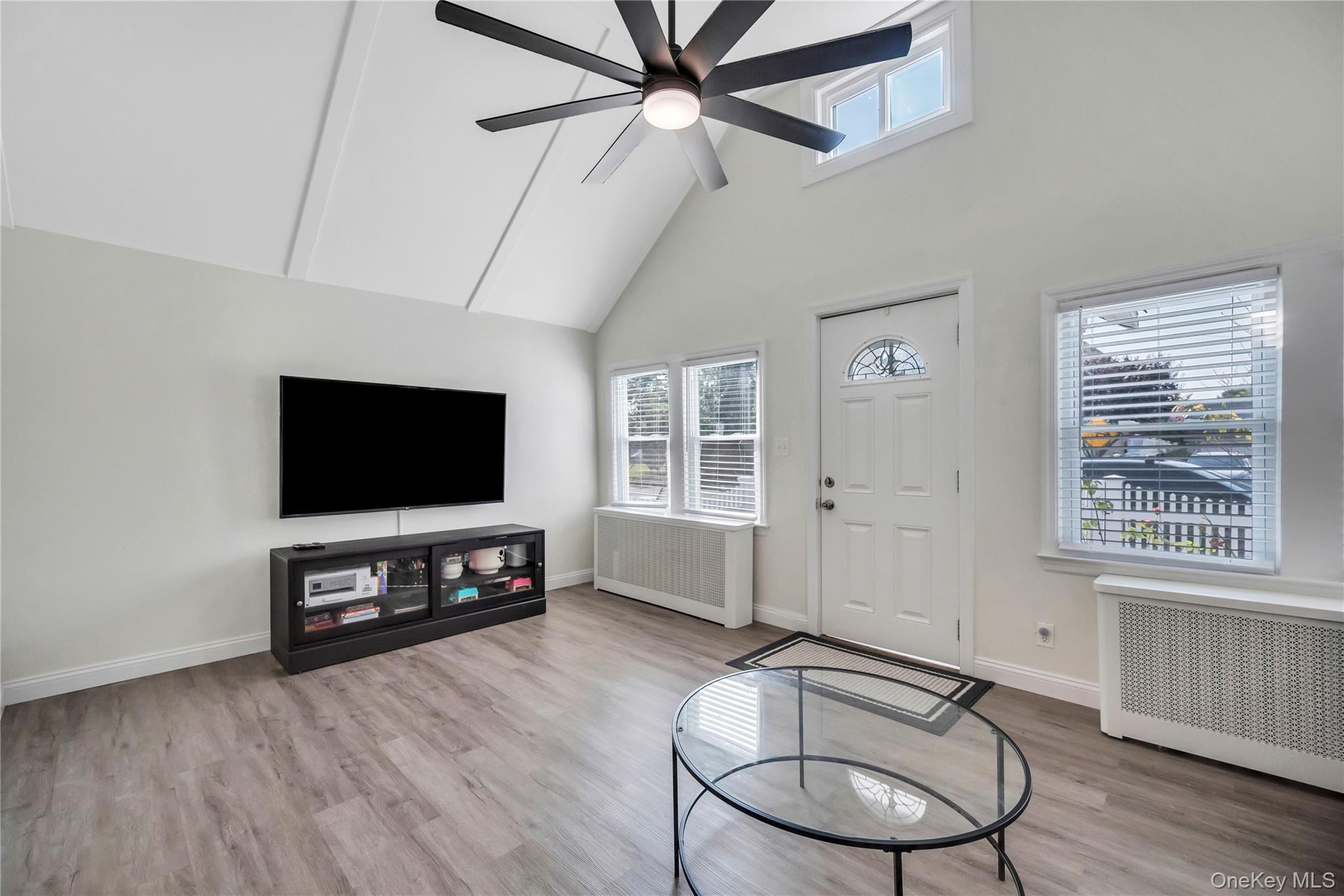 #10 photo, 98 1st Avenue, East Rockaway , NY 11518