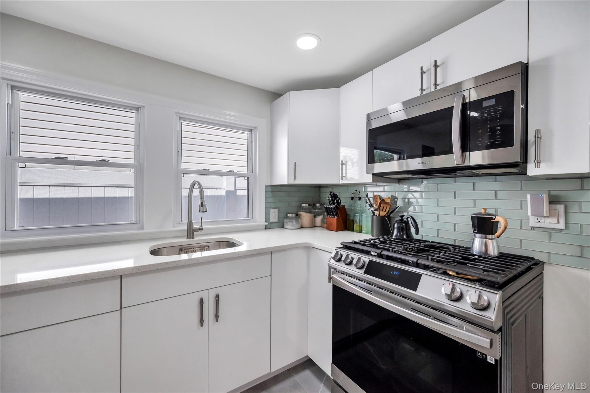 #18 photo, 98 1st Avenue, East Rockaway , NY 11518