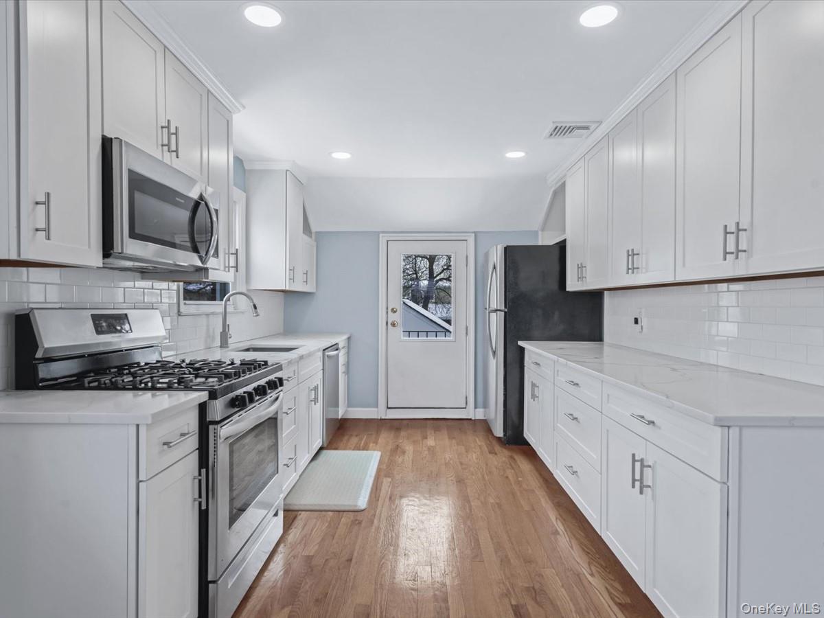 #2 photo, 69 Sheridan Avenue, Williston Park , NY 11596