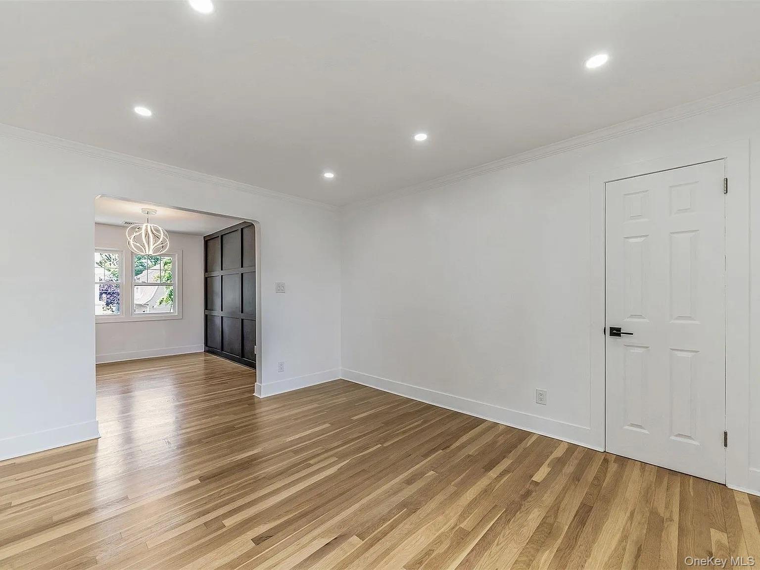 #5 photo, 50 Laurel St, מחוז נסאו Floral Park , NY 11001