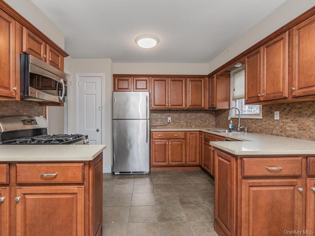 #5 photo, 45 Emerson, Yonkers , NY 10704