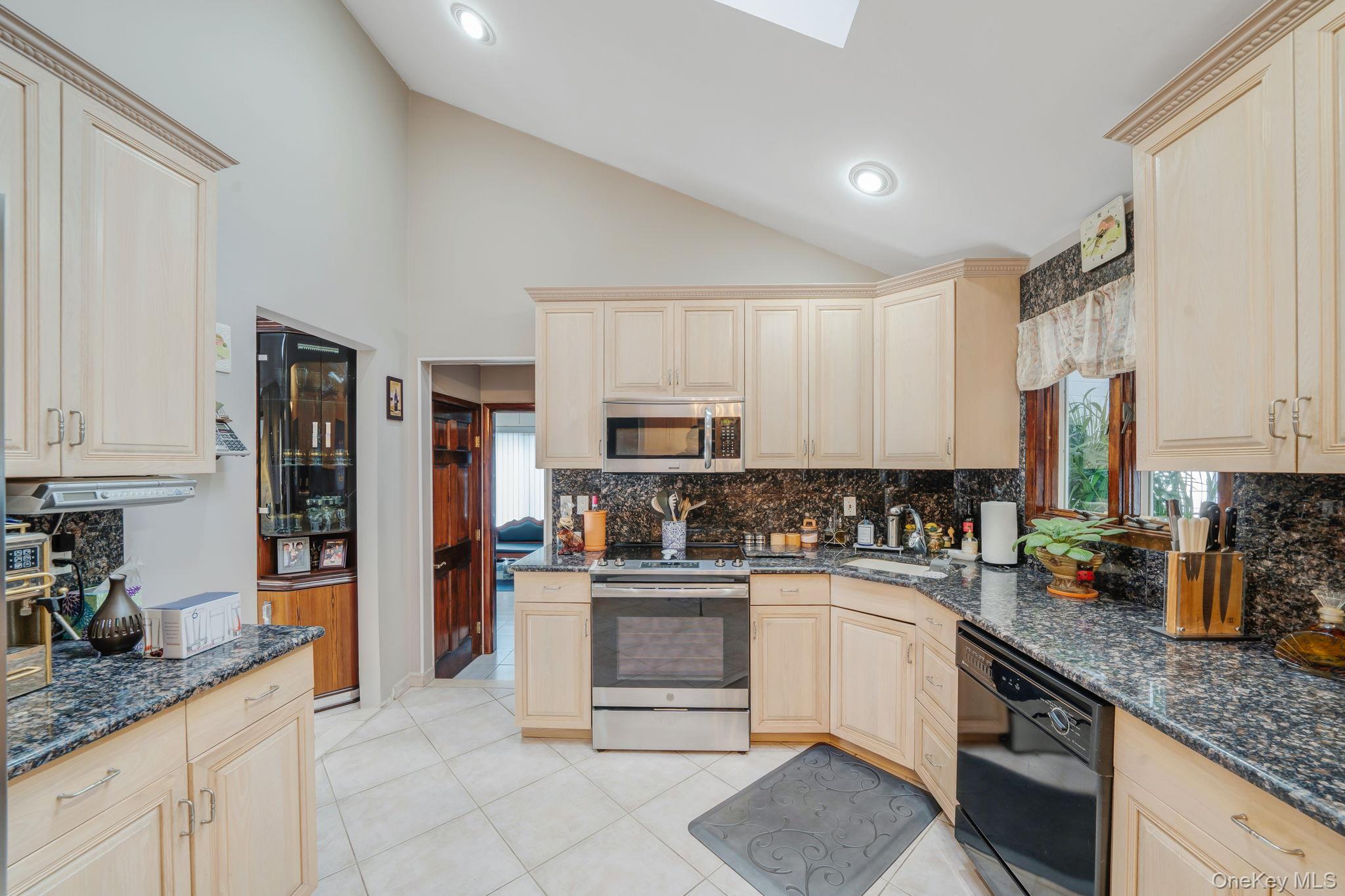 #11 photo, 3 Huron Road, Shirley , NY 11967