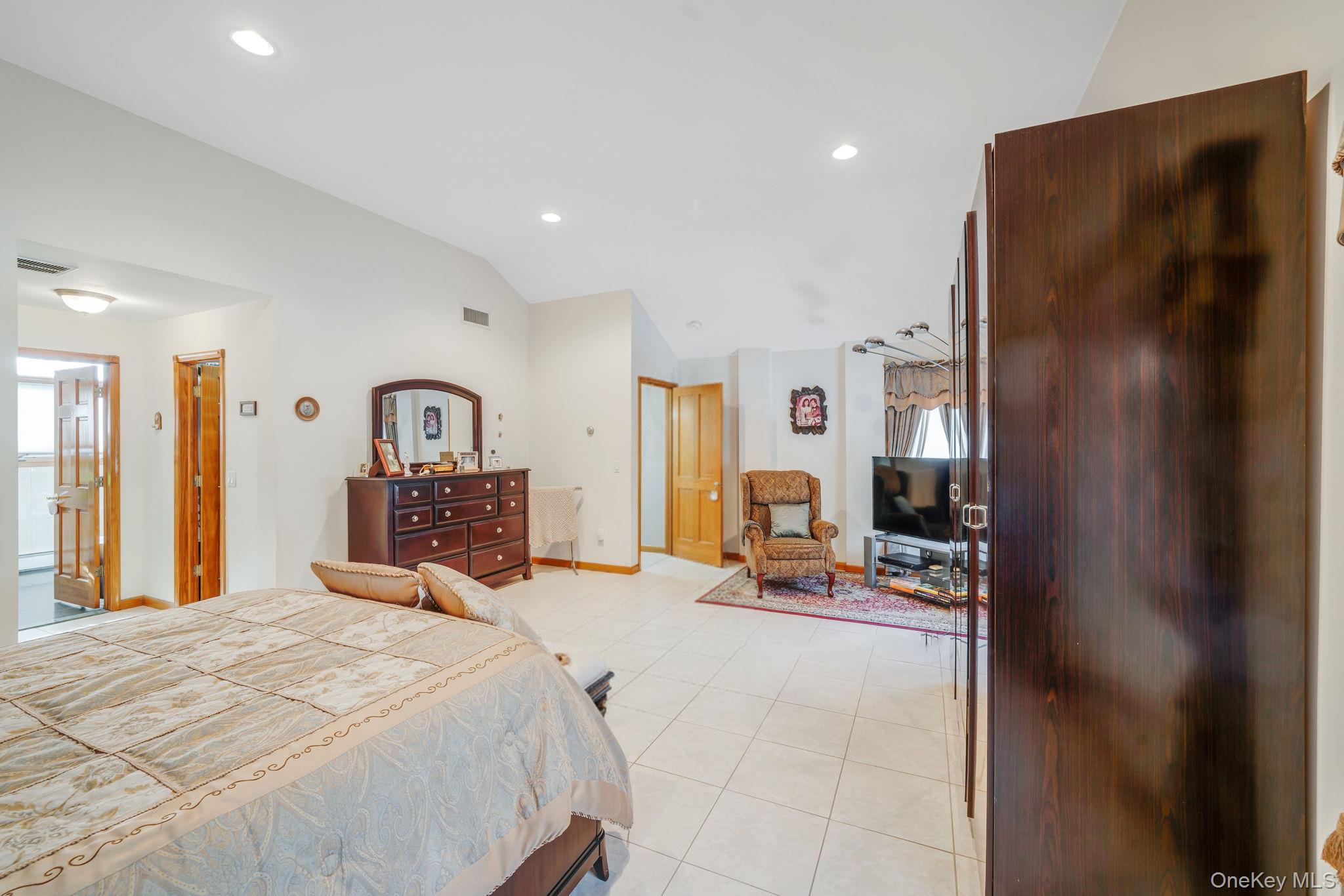 #14 photo, 3 Huron Road, Shirley , NY 11967