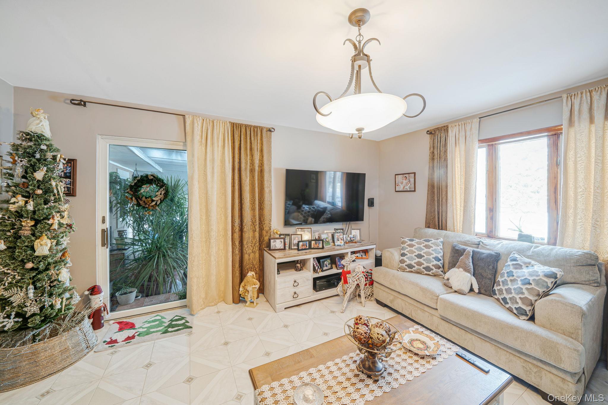 #19 photo, 3 Huron Road, Shirley , NY 11967