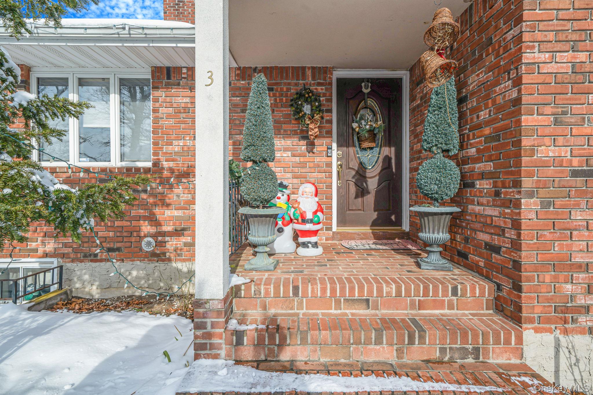 #4 photo, 3 Huron Road, Shirley , NY 11967