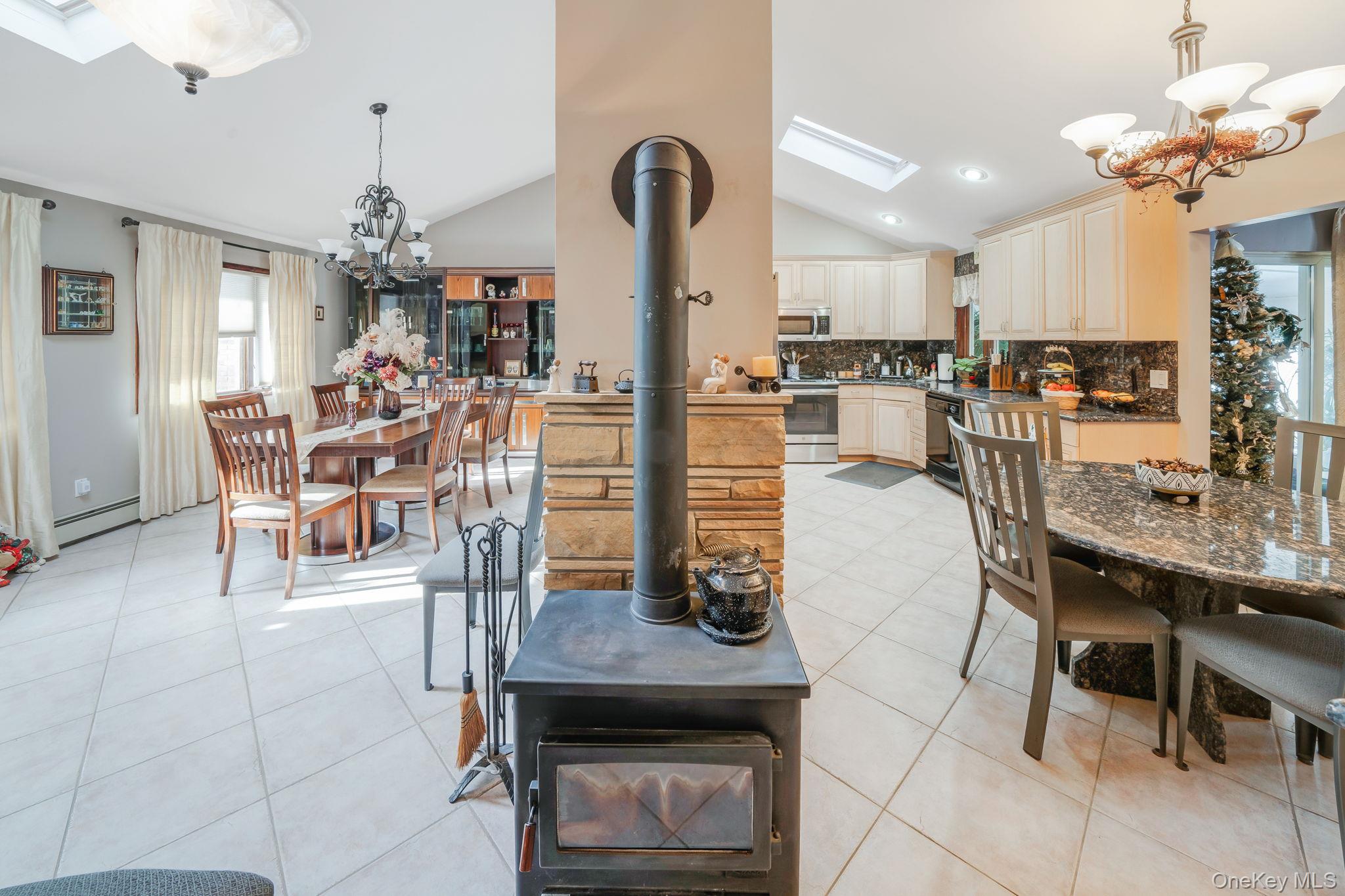 #8 photo, 3 Huron Road, Shirley , NY 11967