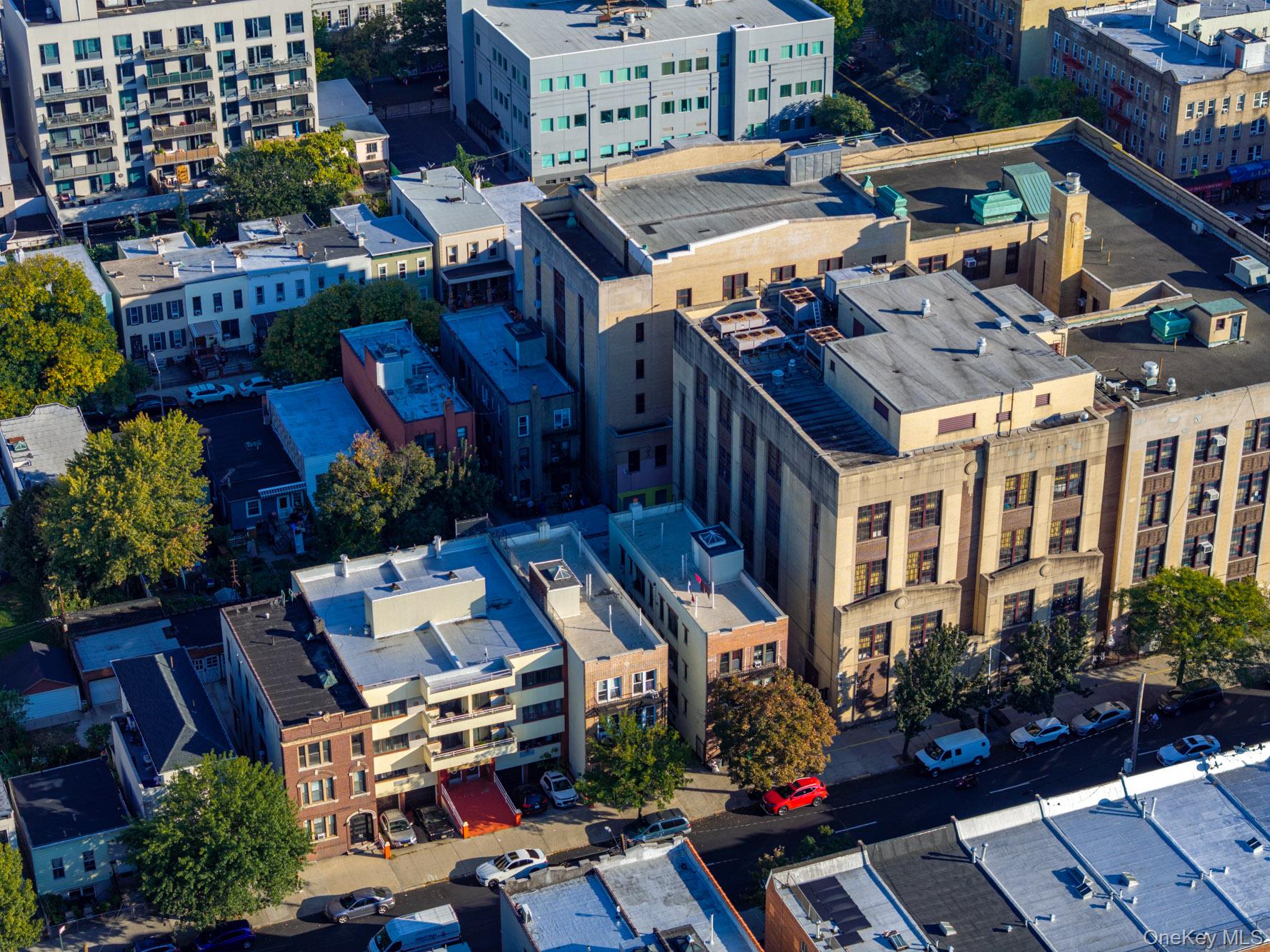 #3 photo, 34-35 33rd Street, अस्टोरिया Astoria , NY 11106