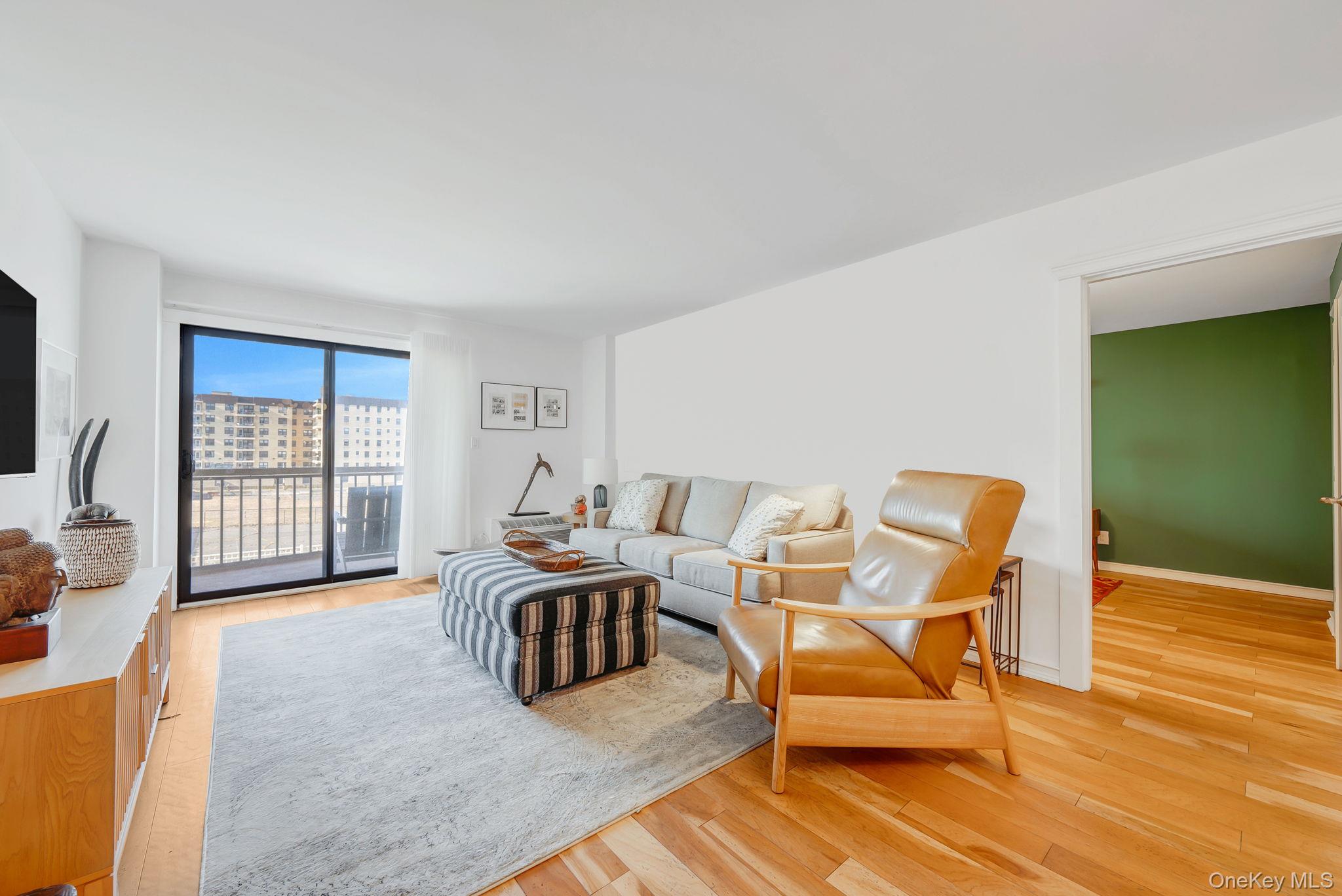 #13 photo, 360 Shore Road, Нассау ‖ Long Beach , NY 11561